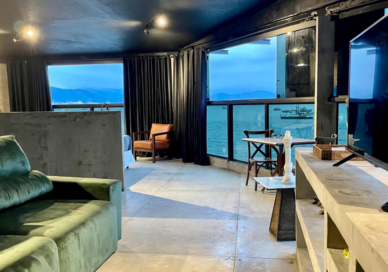 Deluxe Suite with Sea View - Photo 2