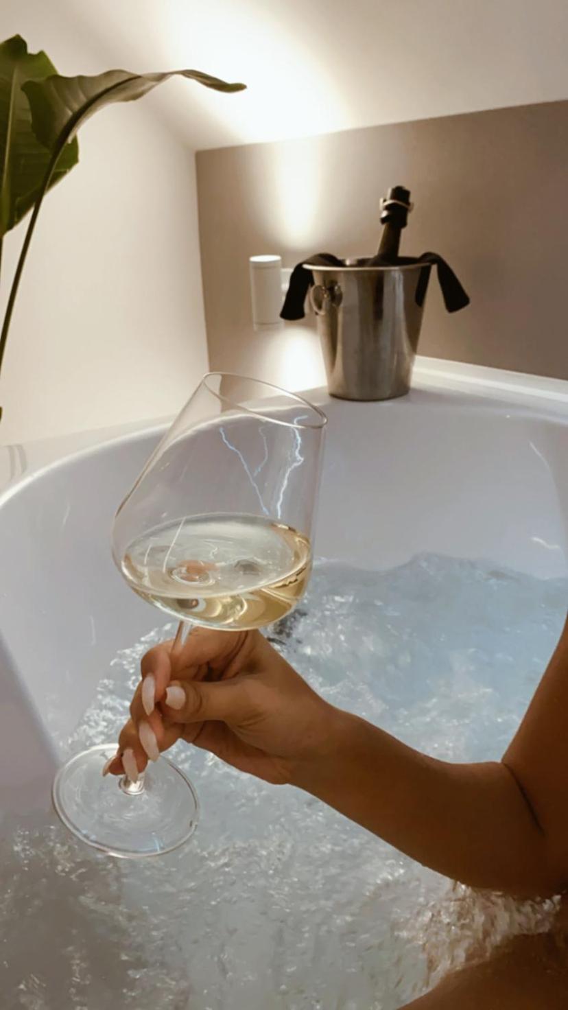 Queen Suite with Spa Bath - Photo 8