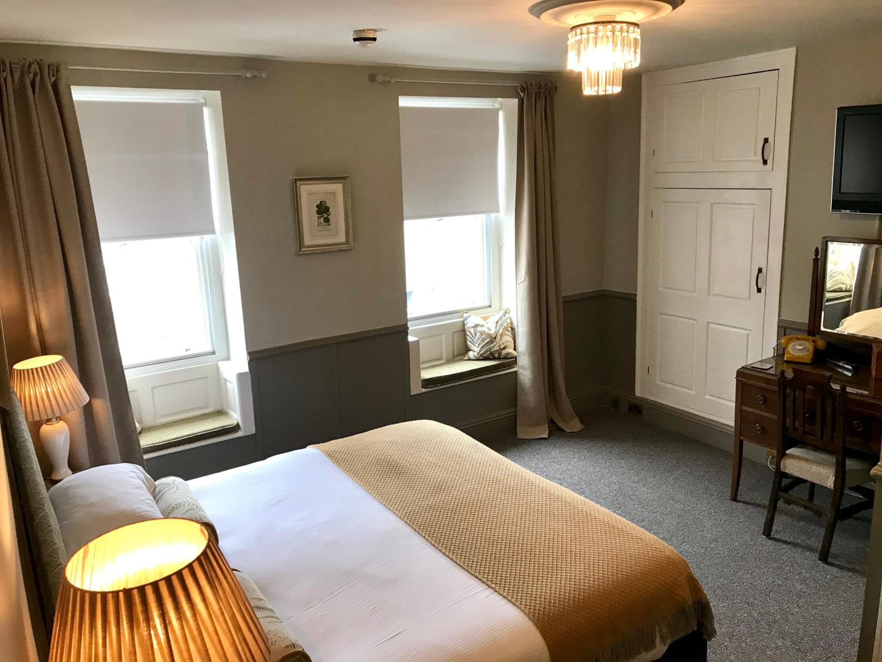 Twin Room with Private Bathroom photo 2