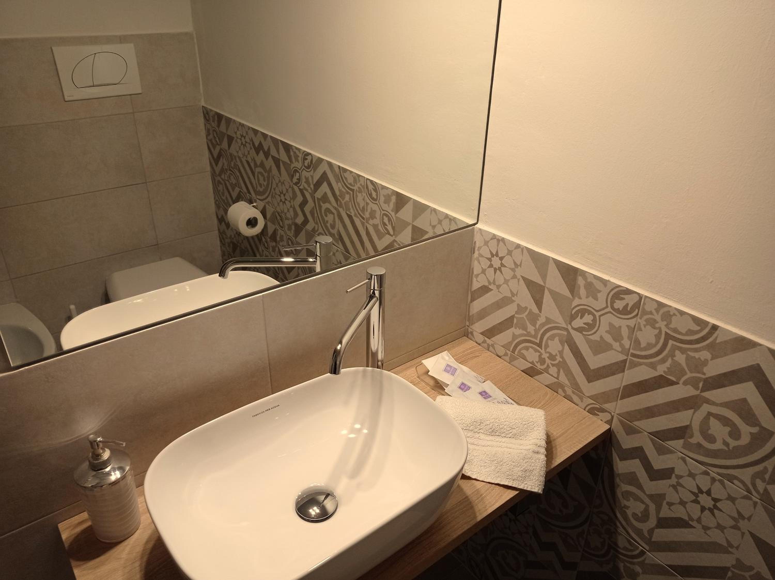 Double or Twin Room - Photo 10