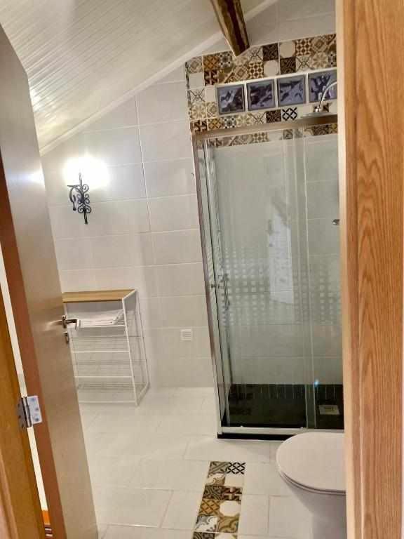 Twin Room with Private Bathroom - Photo 11