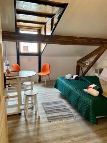 Double Room with Private Bathroom - Photo 18