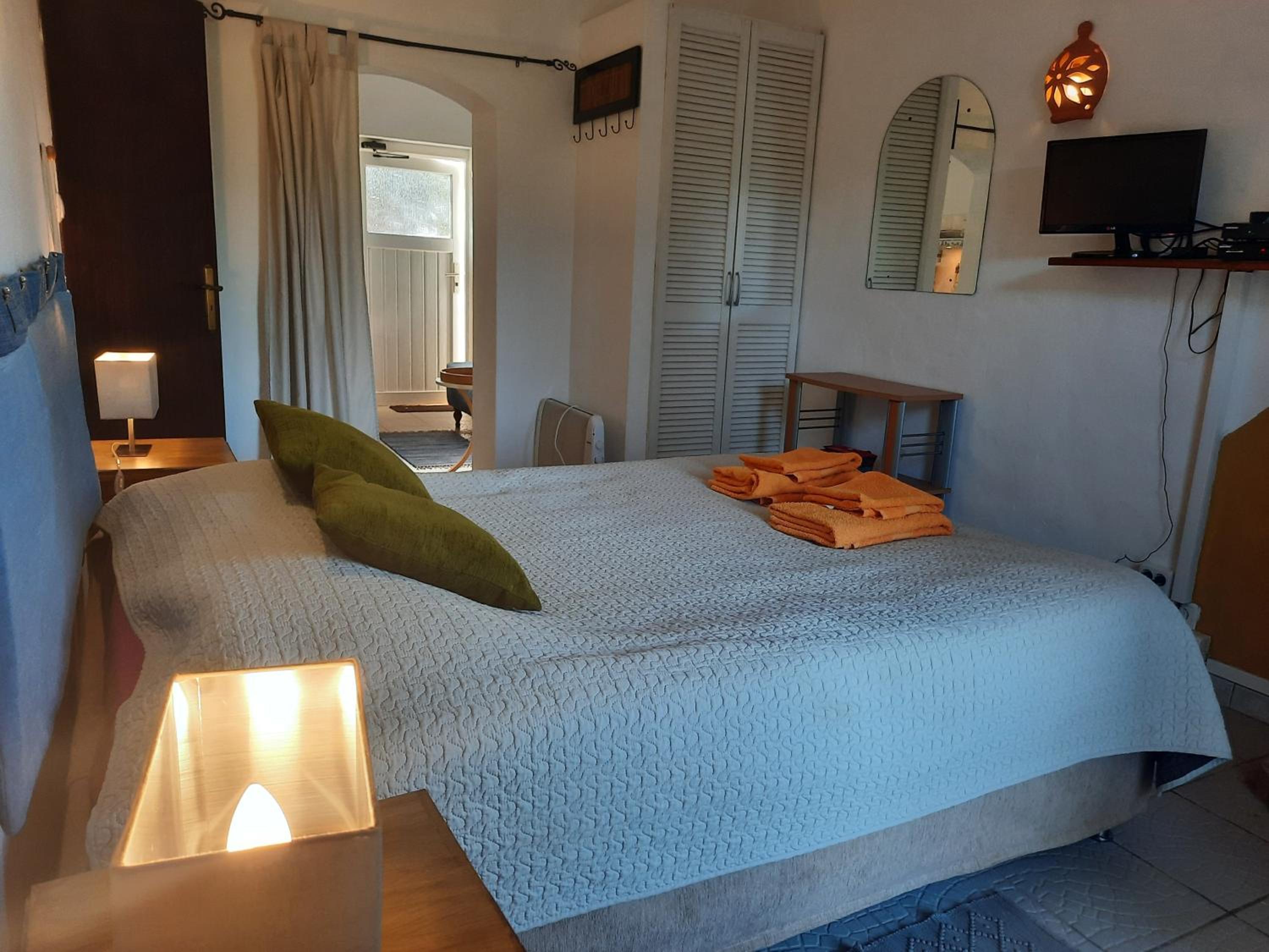 One-Bedroom House photo 1