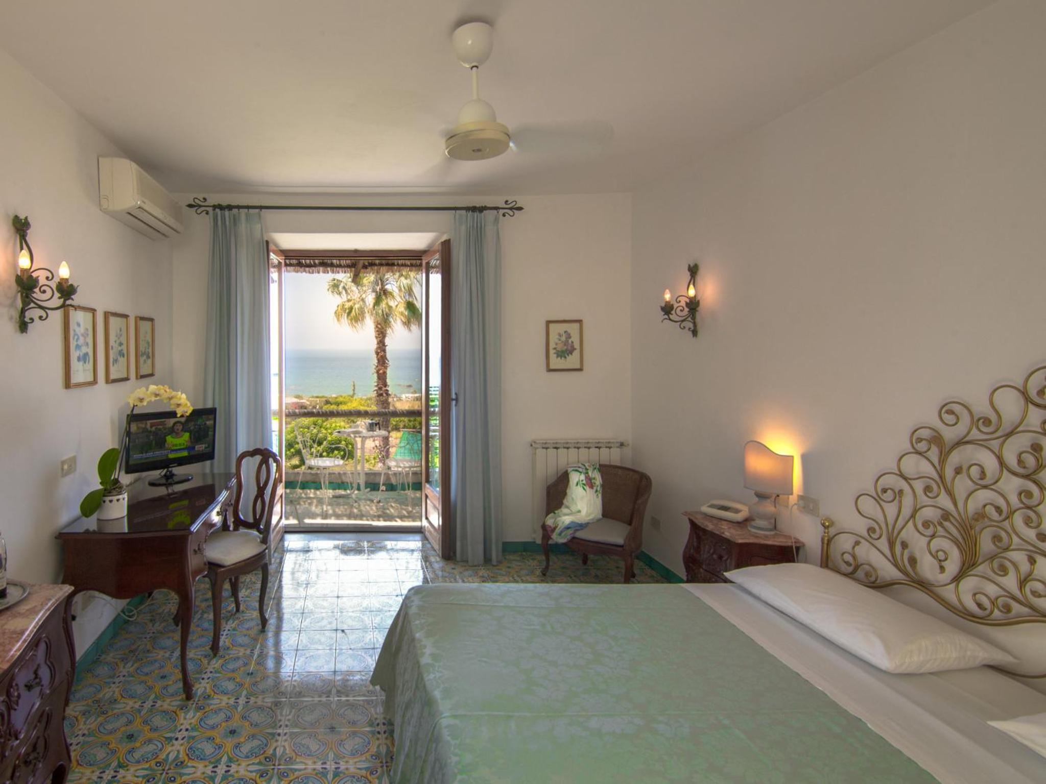 Superior Double or Twin Room with Sea View - Photo 1
