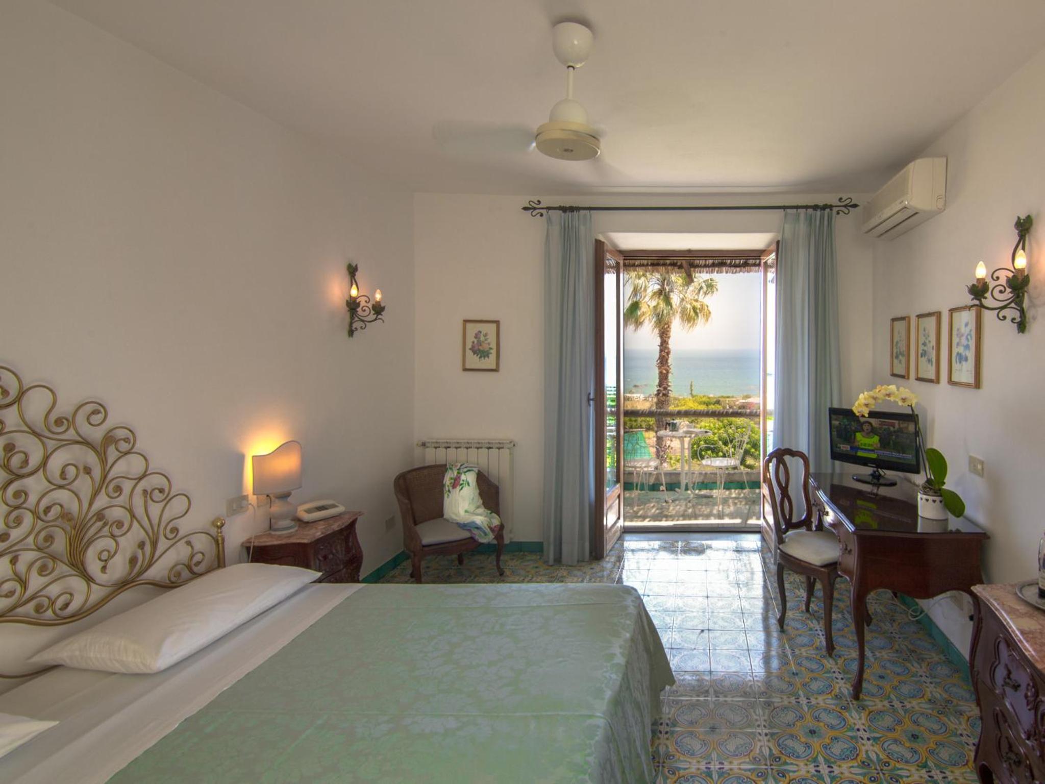 Superior Double or Twin Room with Sea View - Photo 3