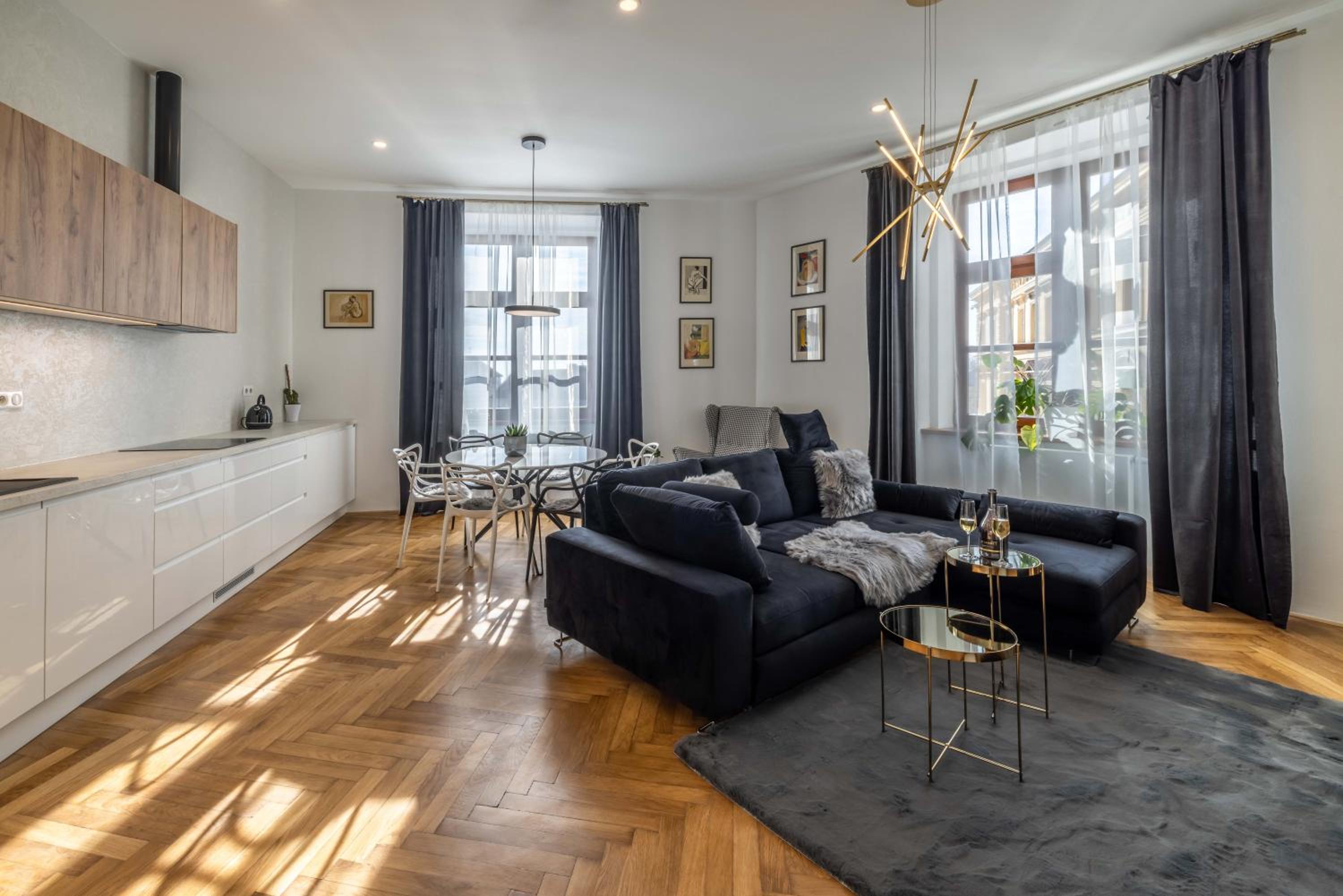 Studio Apartment with Queen Bed