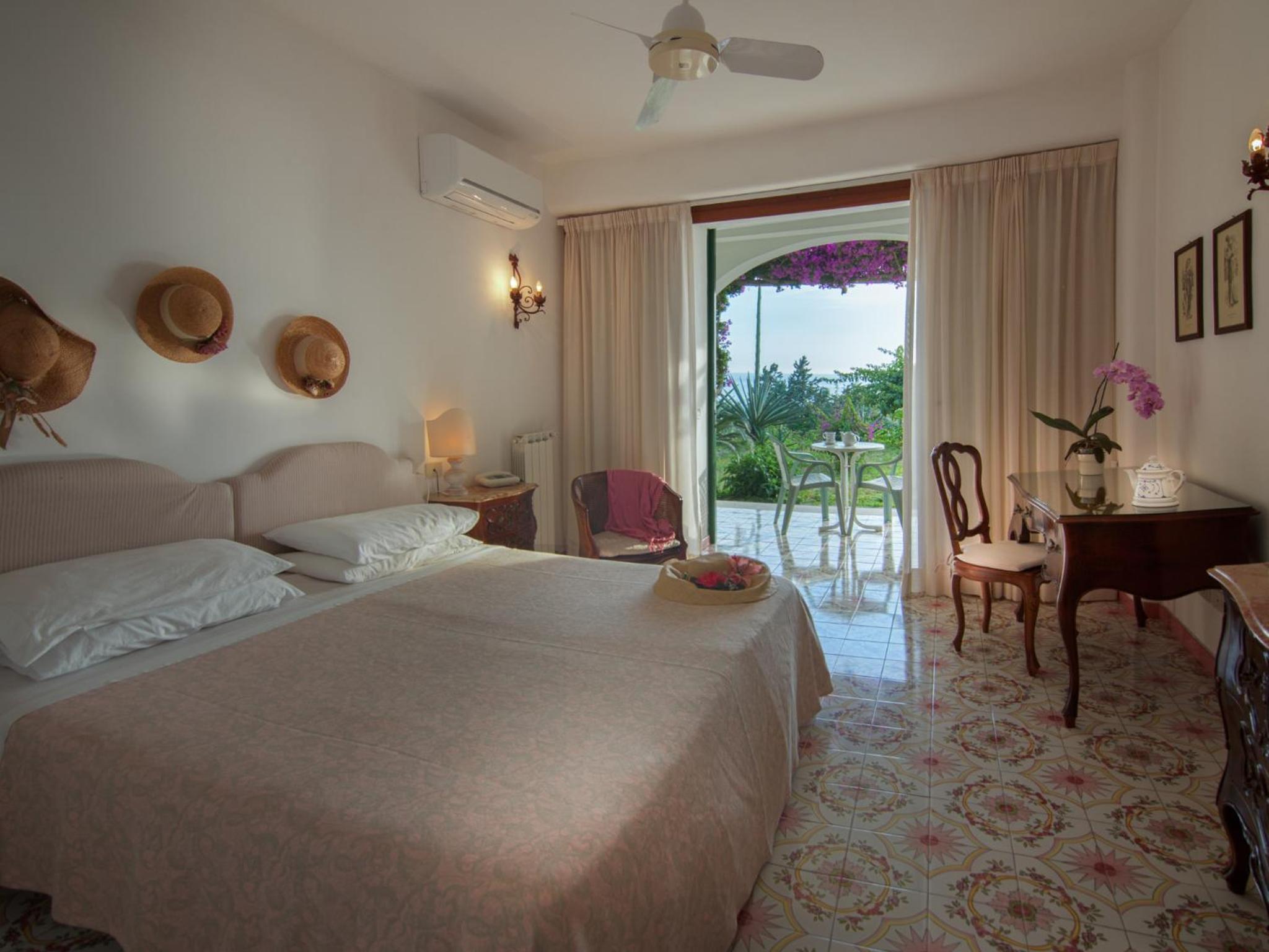 Double or Twin Room with Sea View - Photo 1