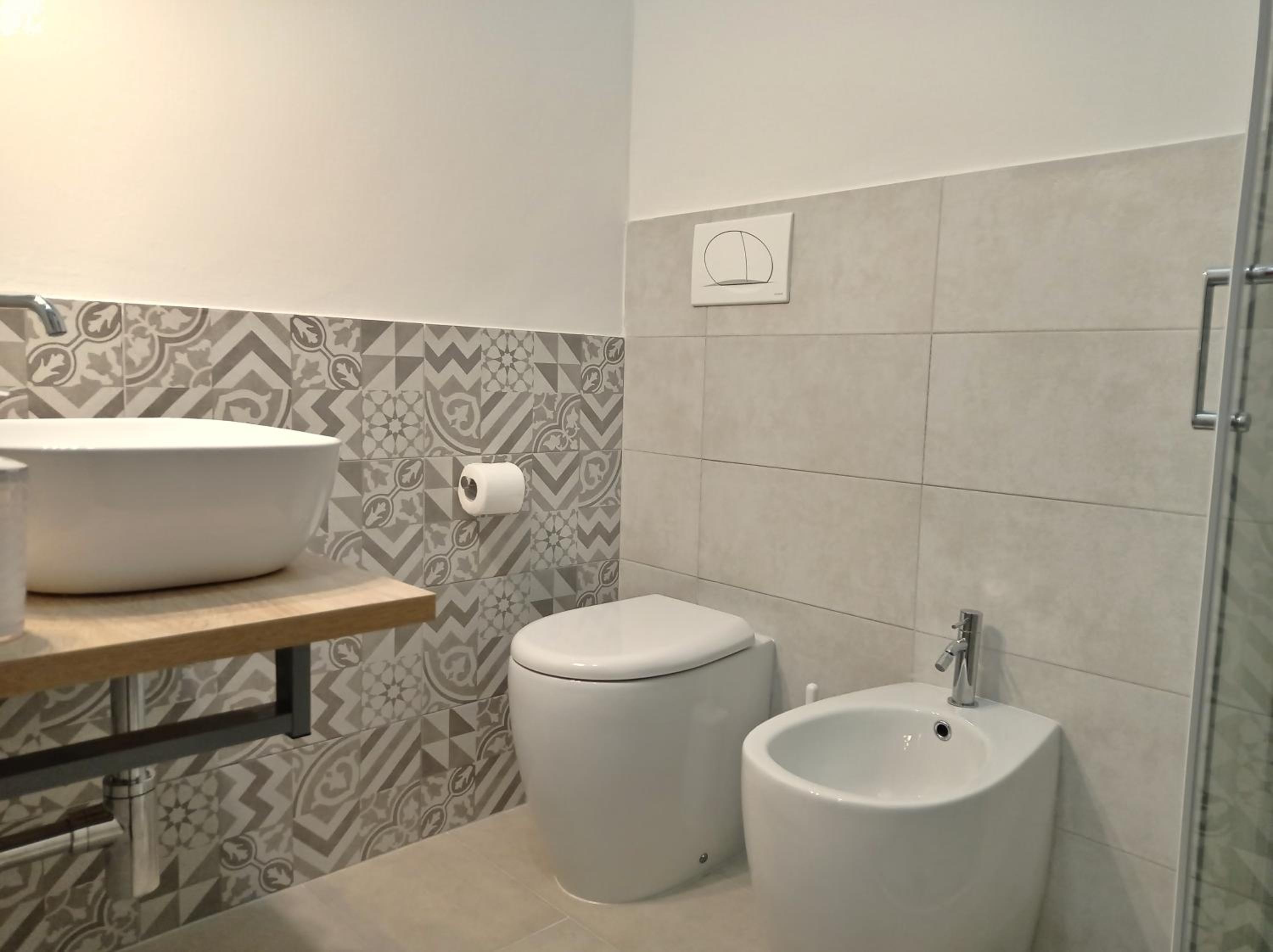 Double or Twin Room - Photo 8