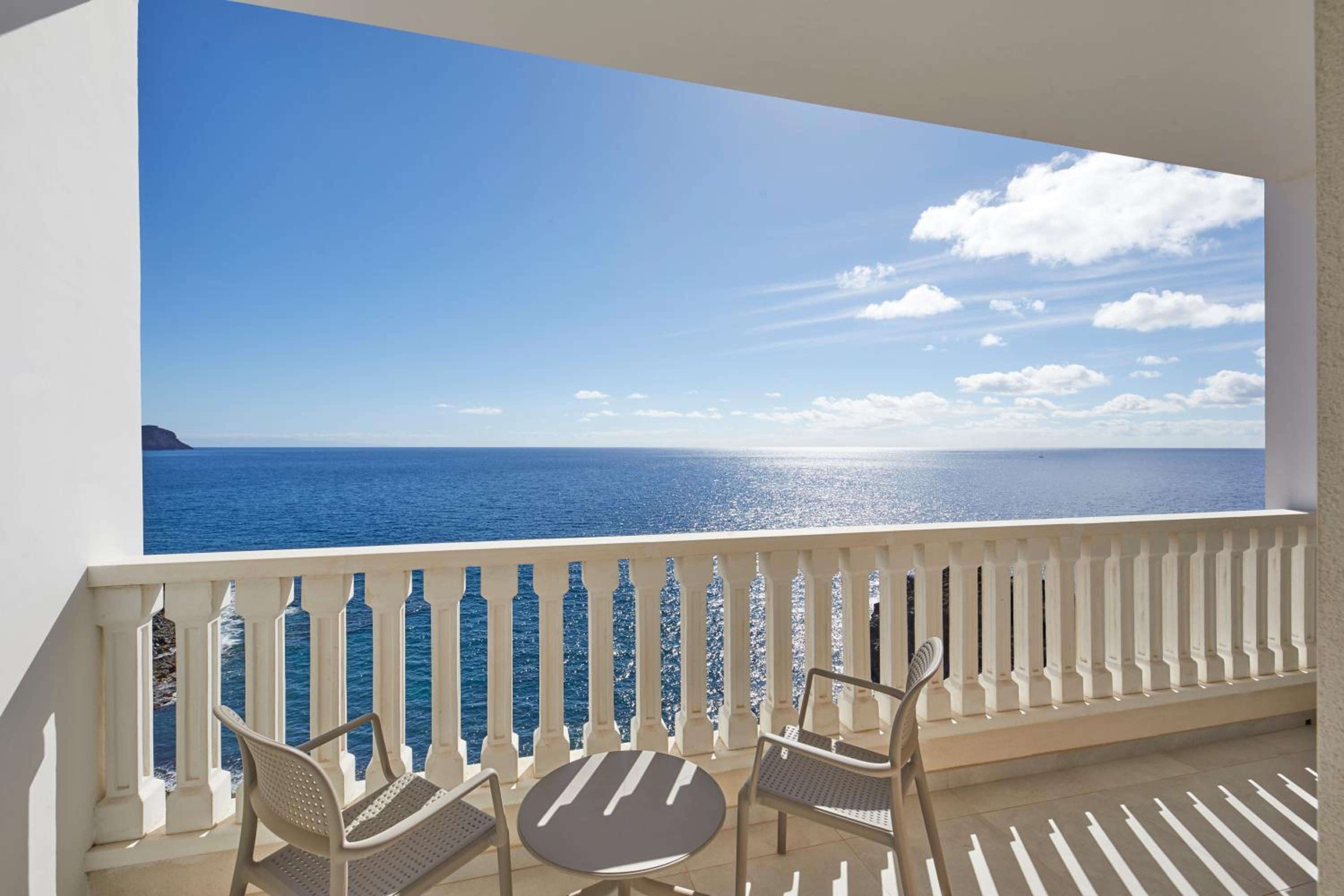 Family Room with Sea View