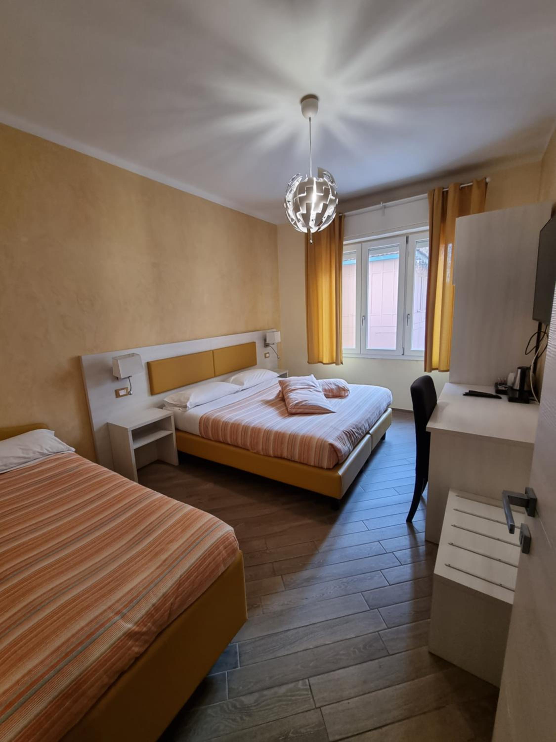 Large Double or Twin Room - Photo 14
