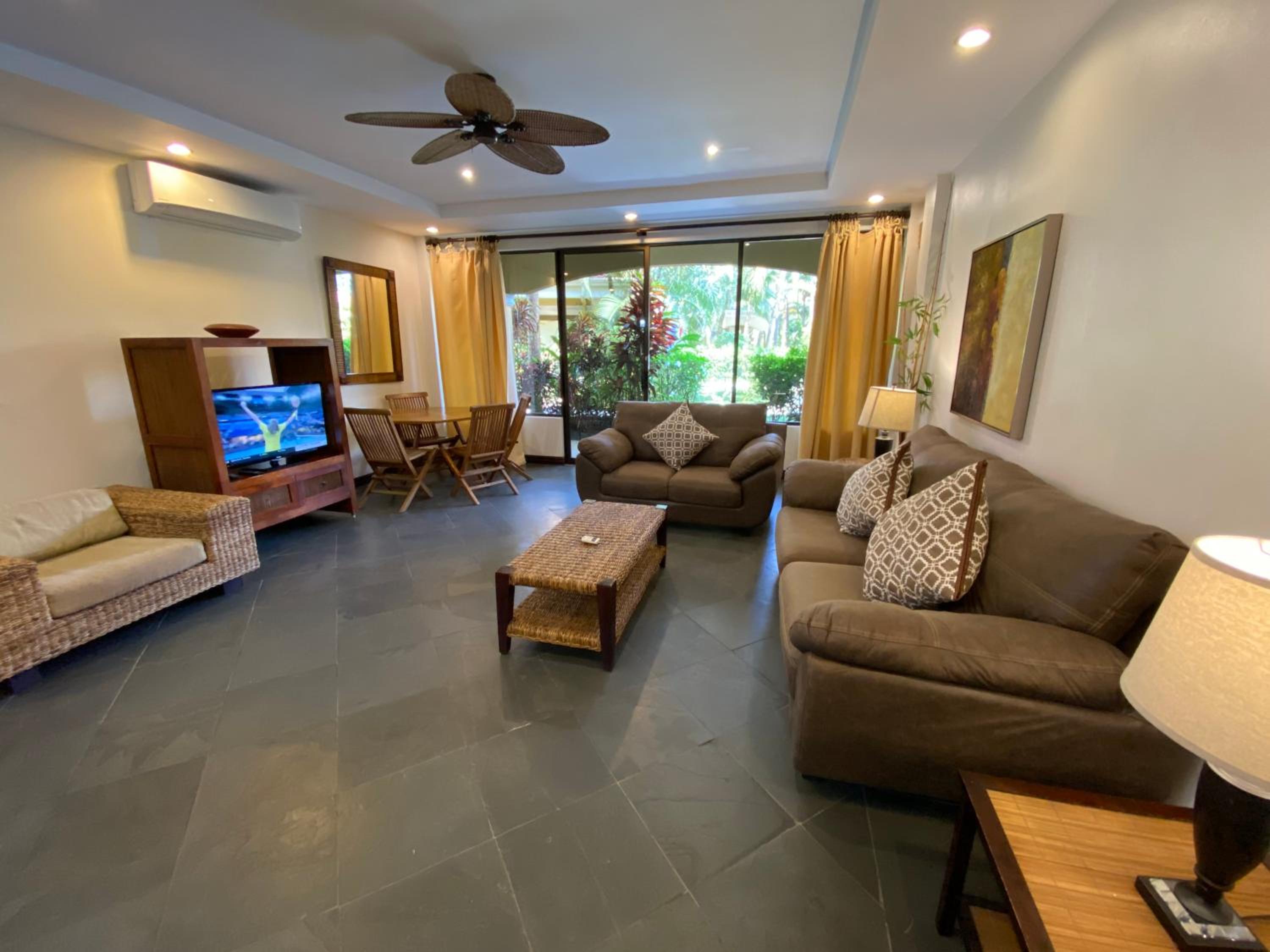 Apartment with Terrace - Photo 9
