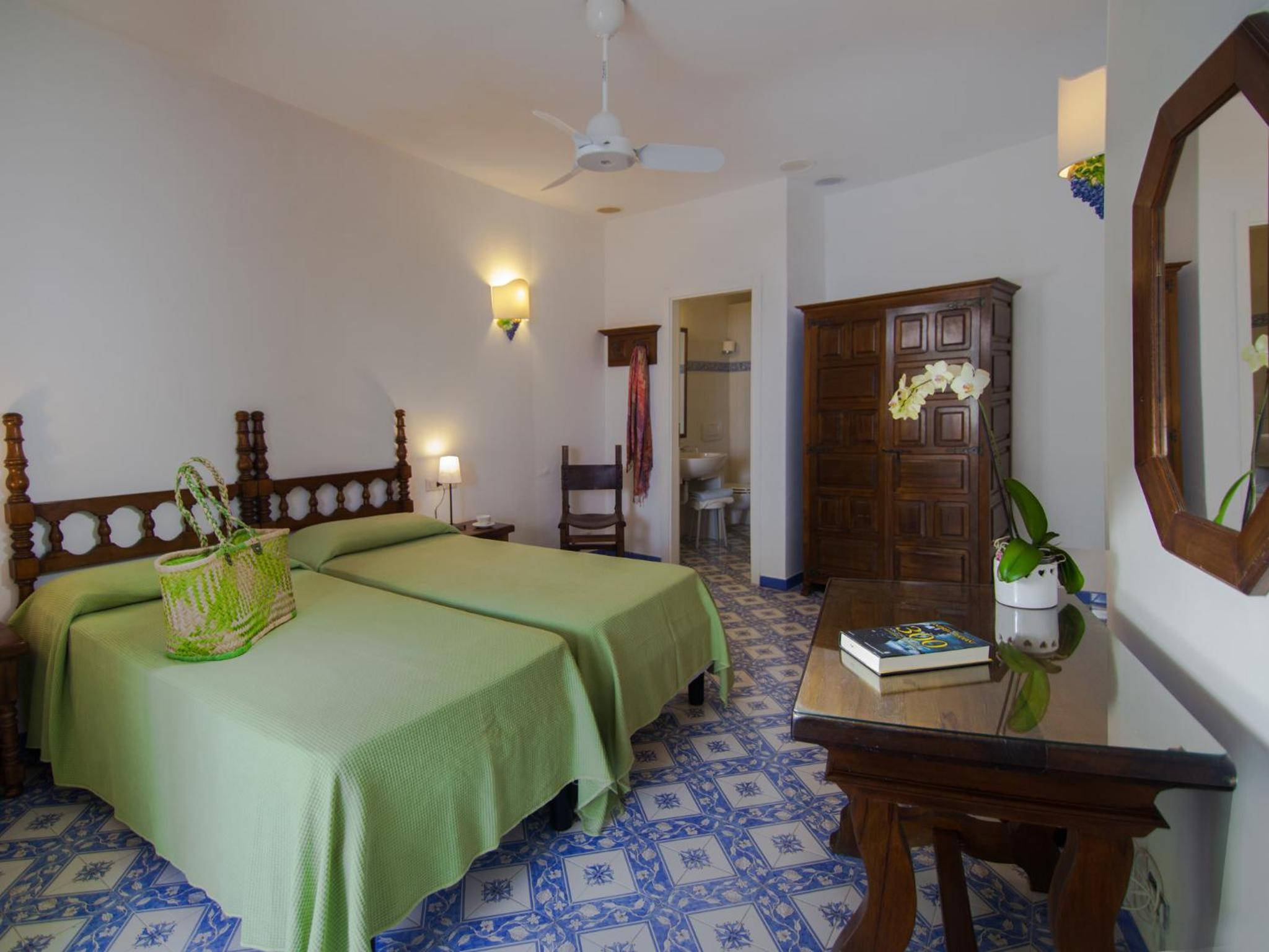 Standard Double or Twin Room - Photo 3