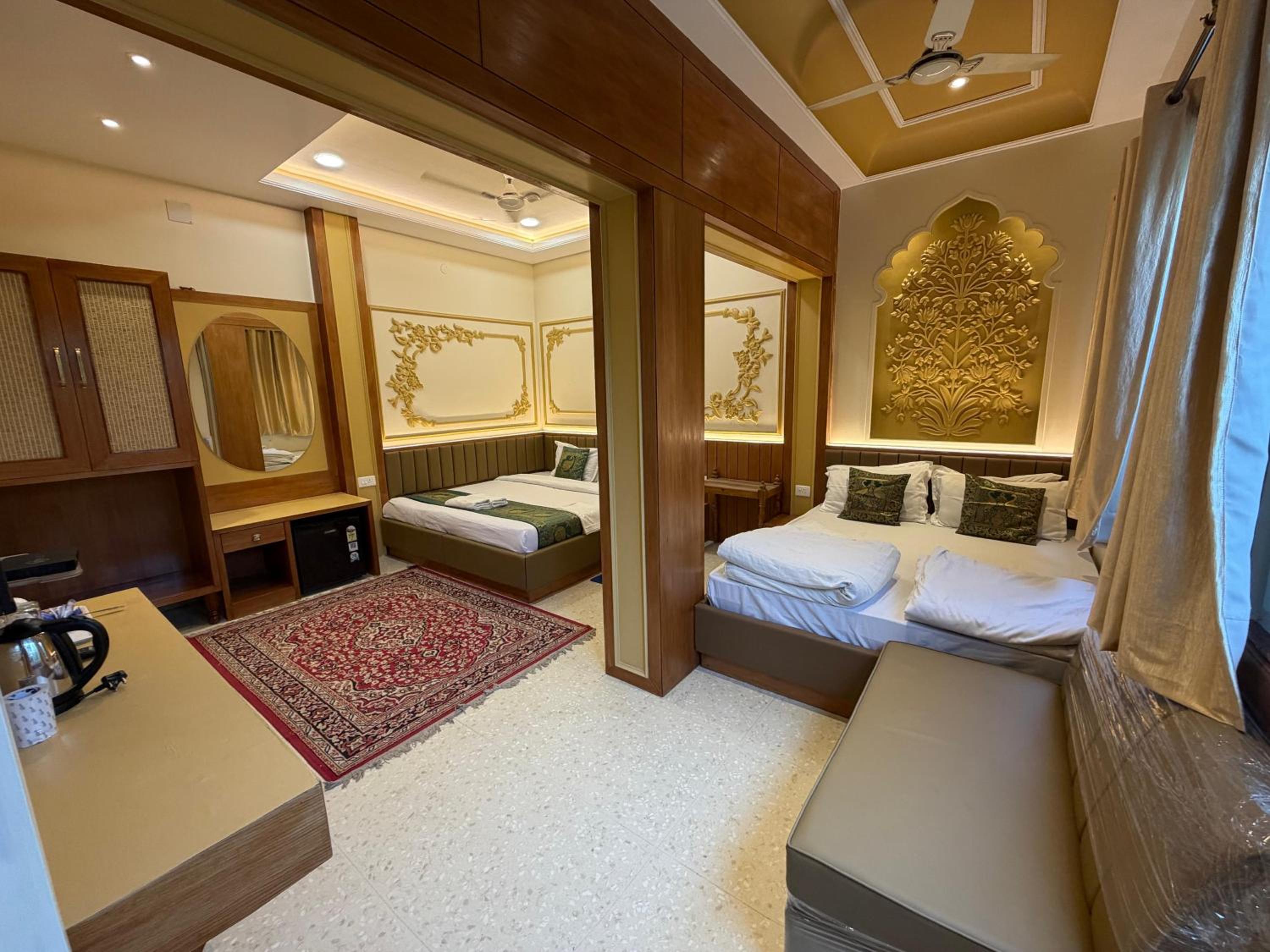 Royal Family Room 5 Bed