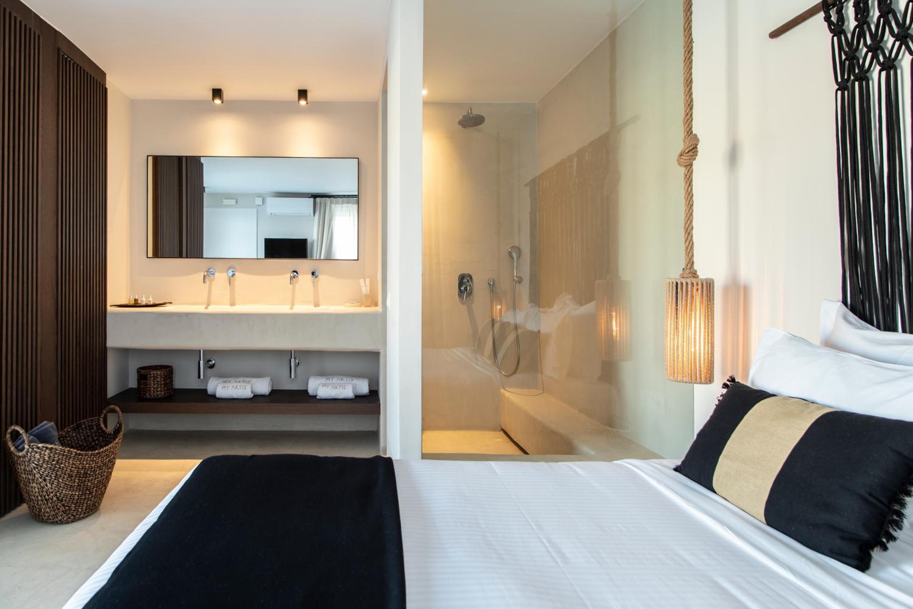 Deluxe Double Room with Sea View and Hot Tub