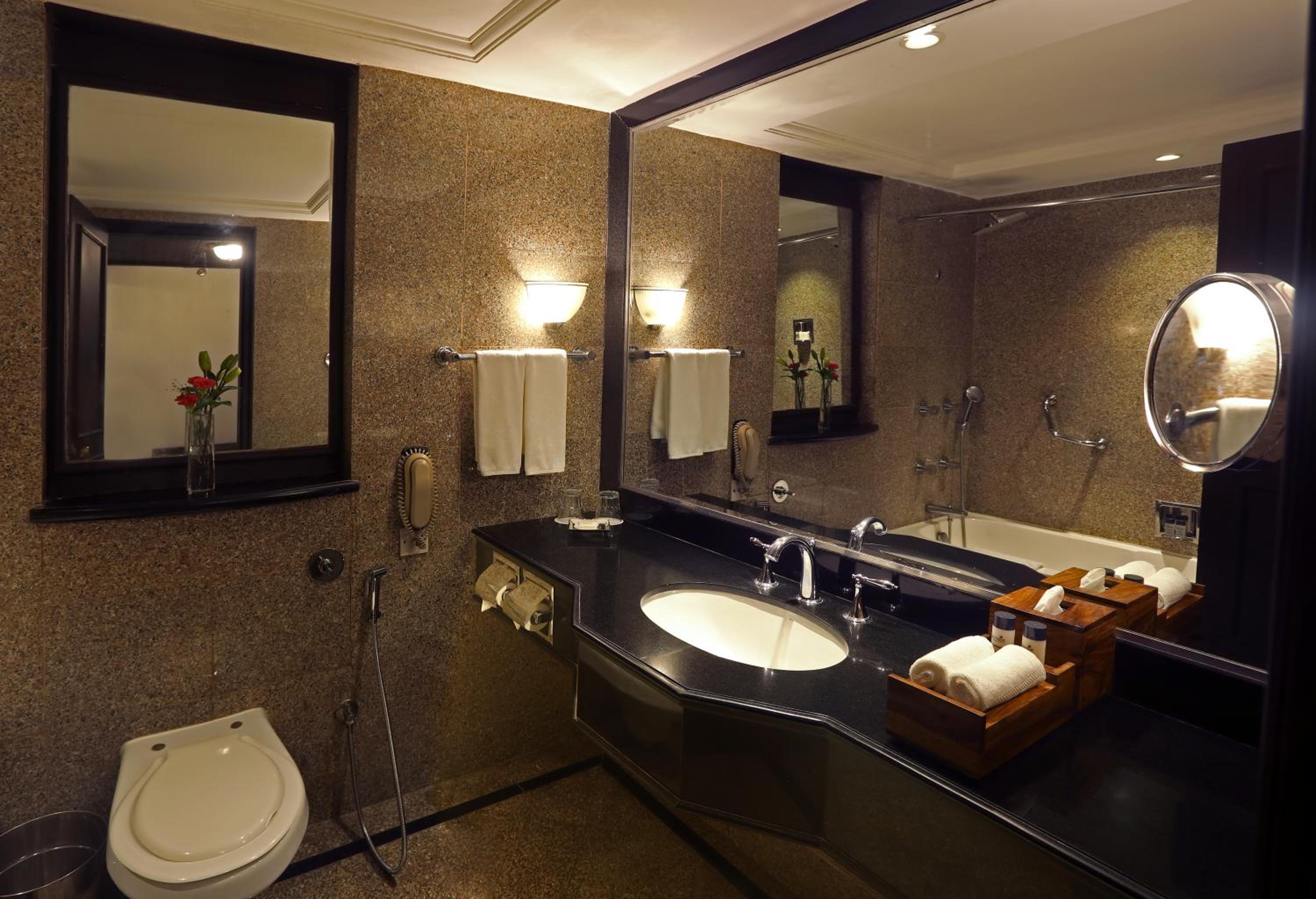 Classic Twin Room with Lounge Access