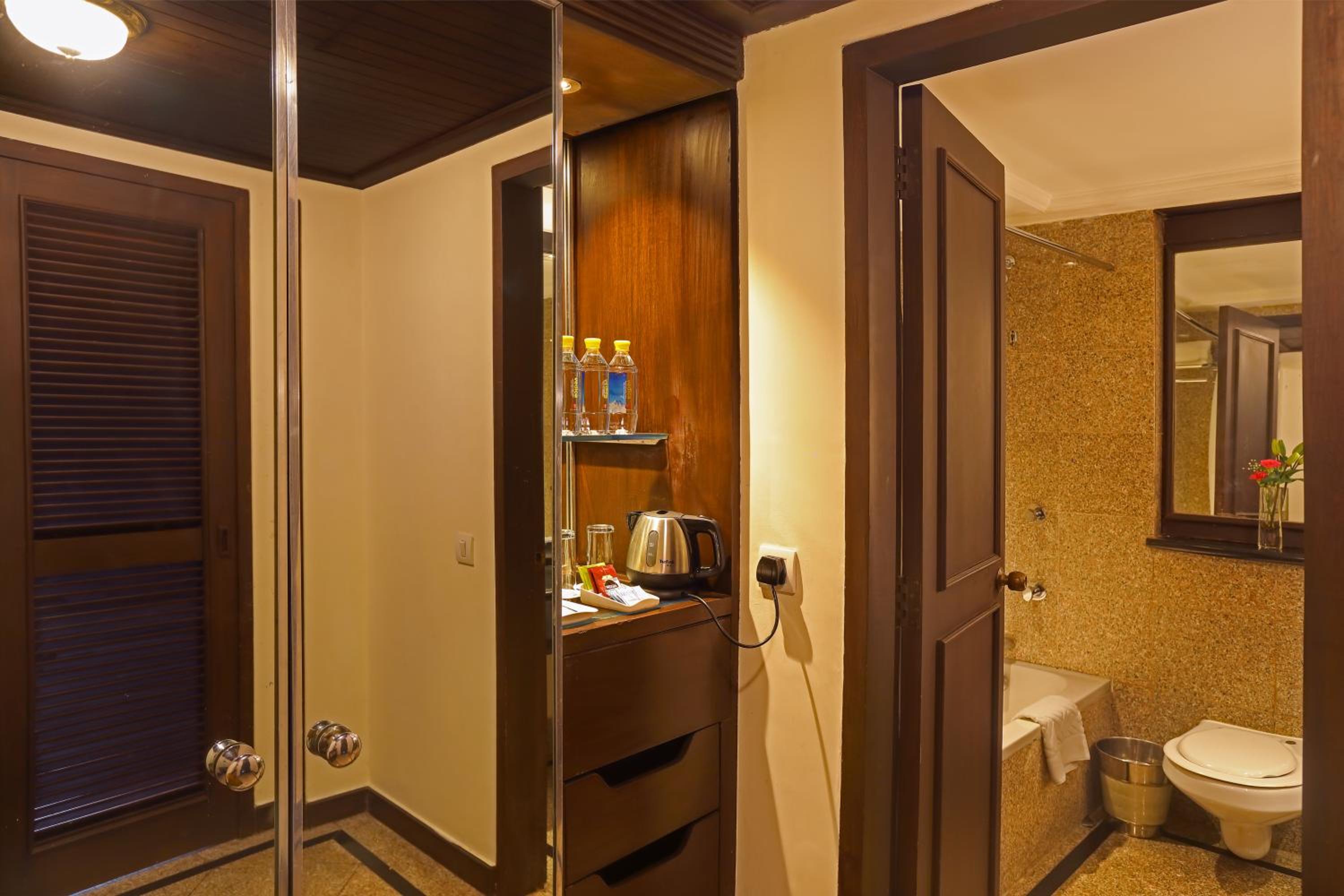 Classic Twin Room with Lounge Access