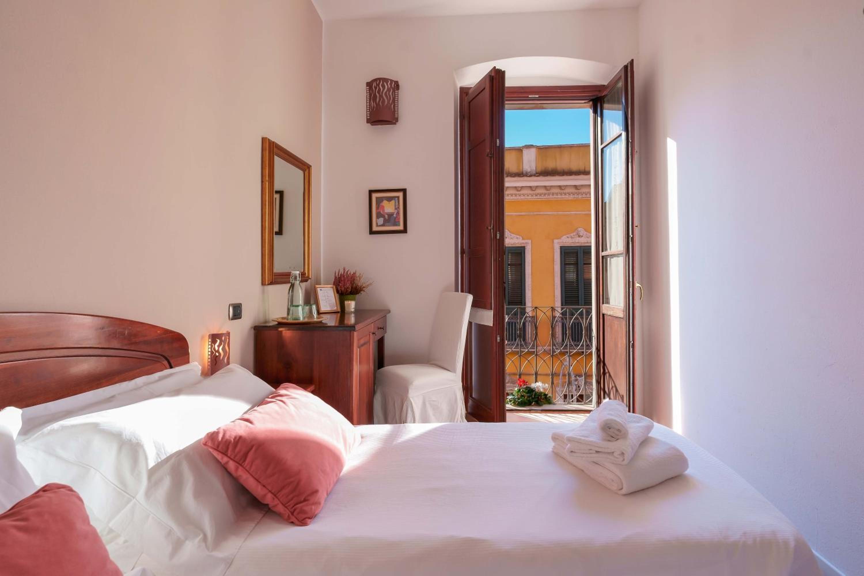 Double Room - Photo 9