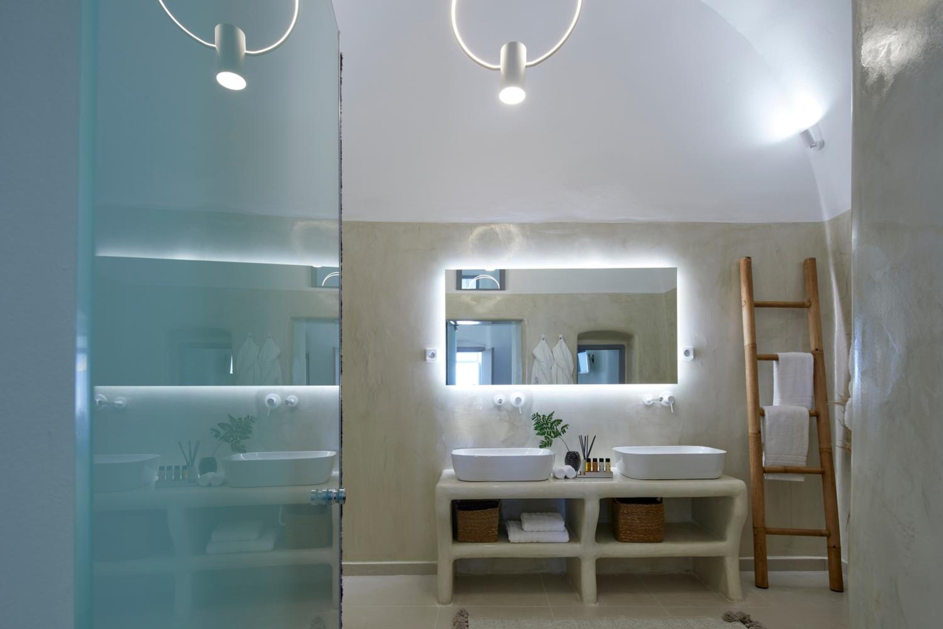Premium Cave Suite with Outdoor Plunge Pool - Photo 7