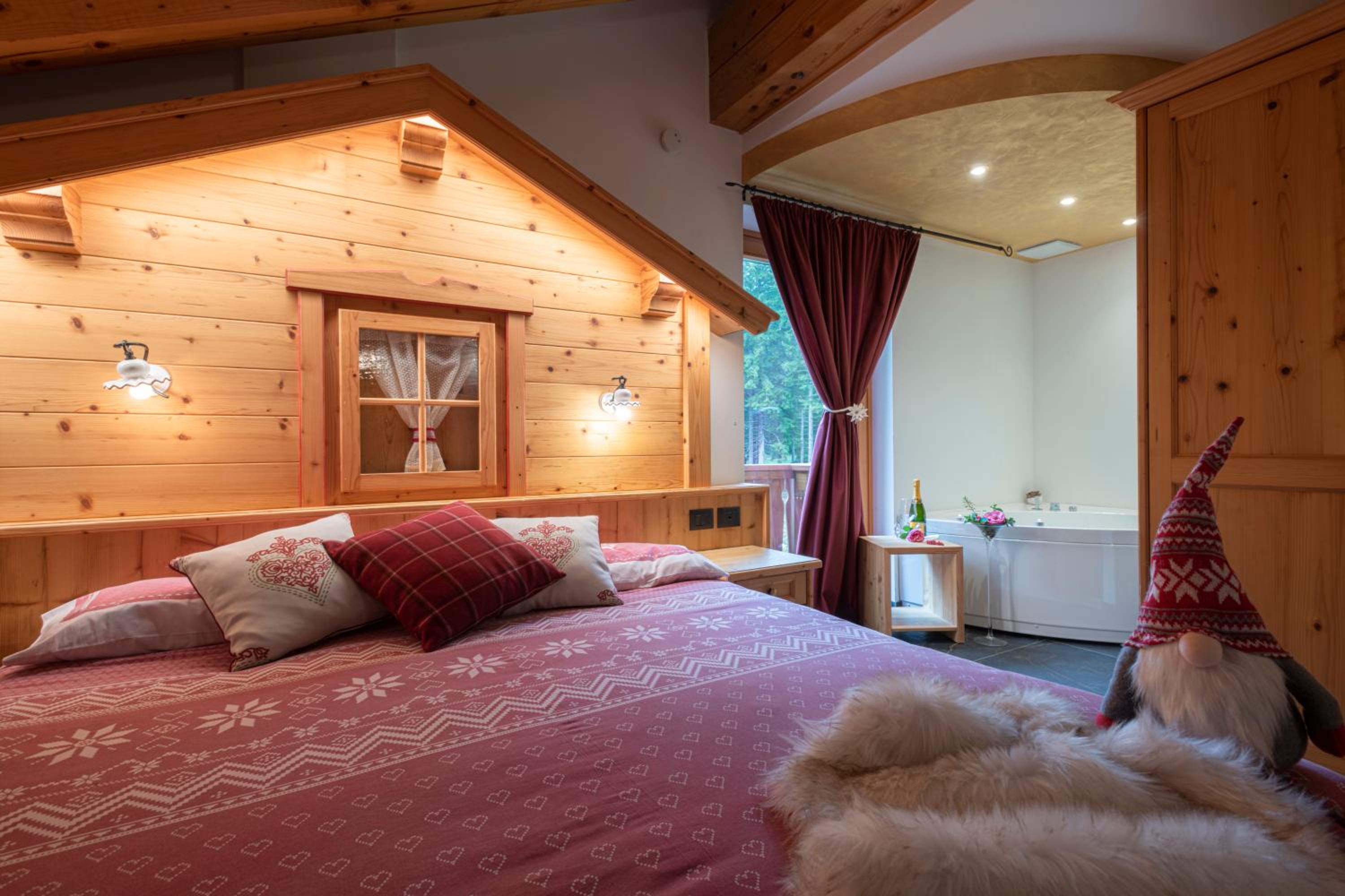 Deluxe Suite with Spa Bath