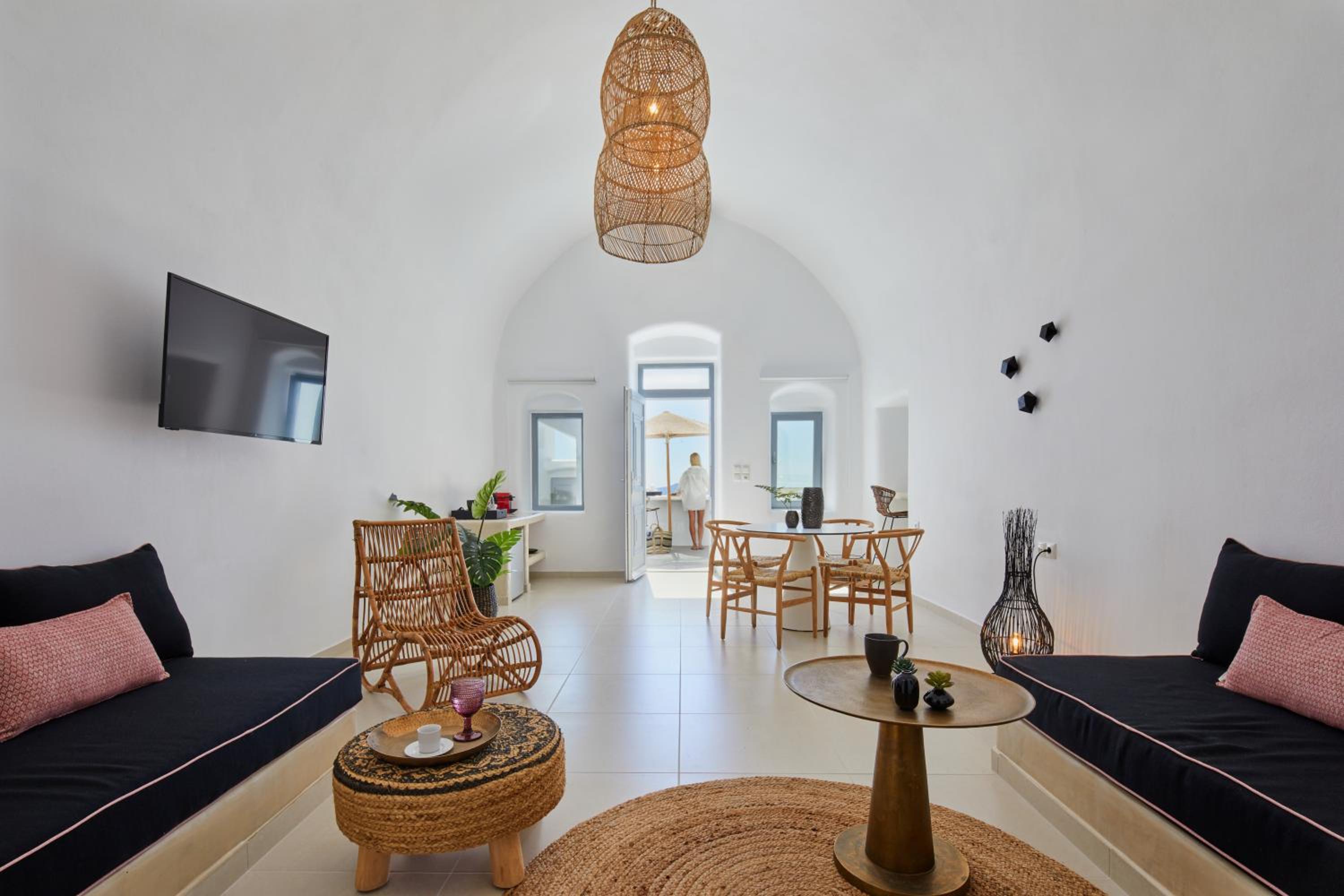 Premium Cave Suite with Outdoor Plunge Pool - Photo 20