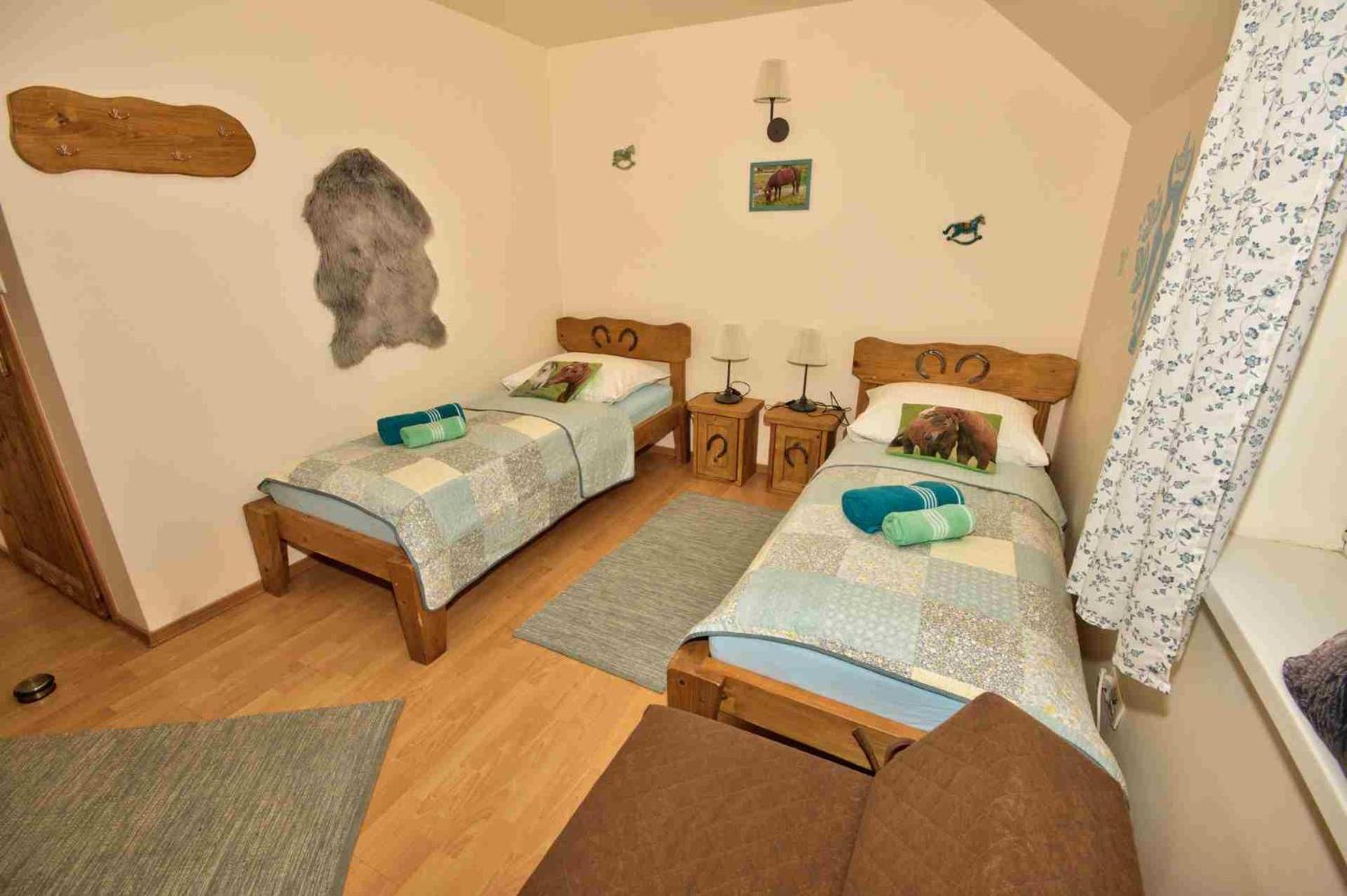 Twin Room with Private Bathroom photo 2