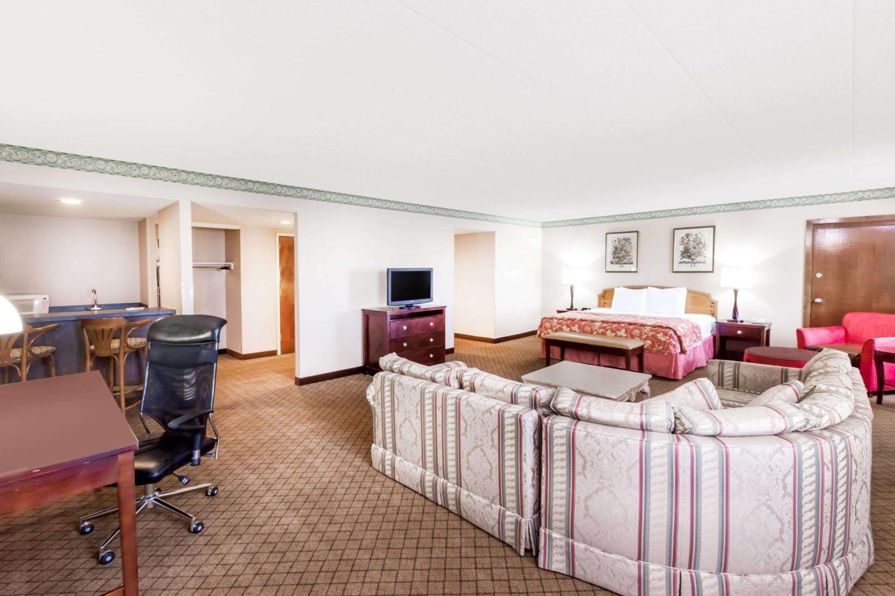 King Studio Suite - Non-Smoking - Photo 1