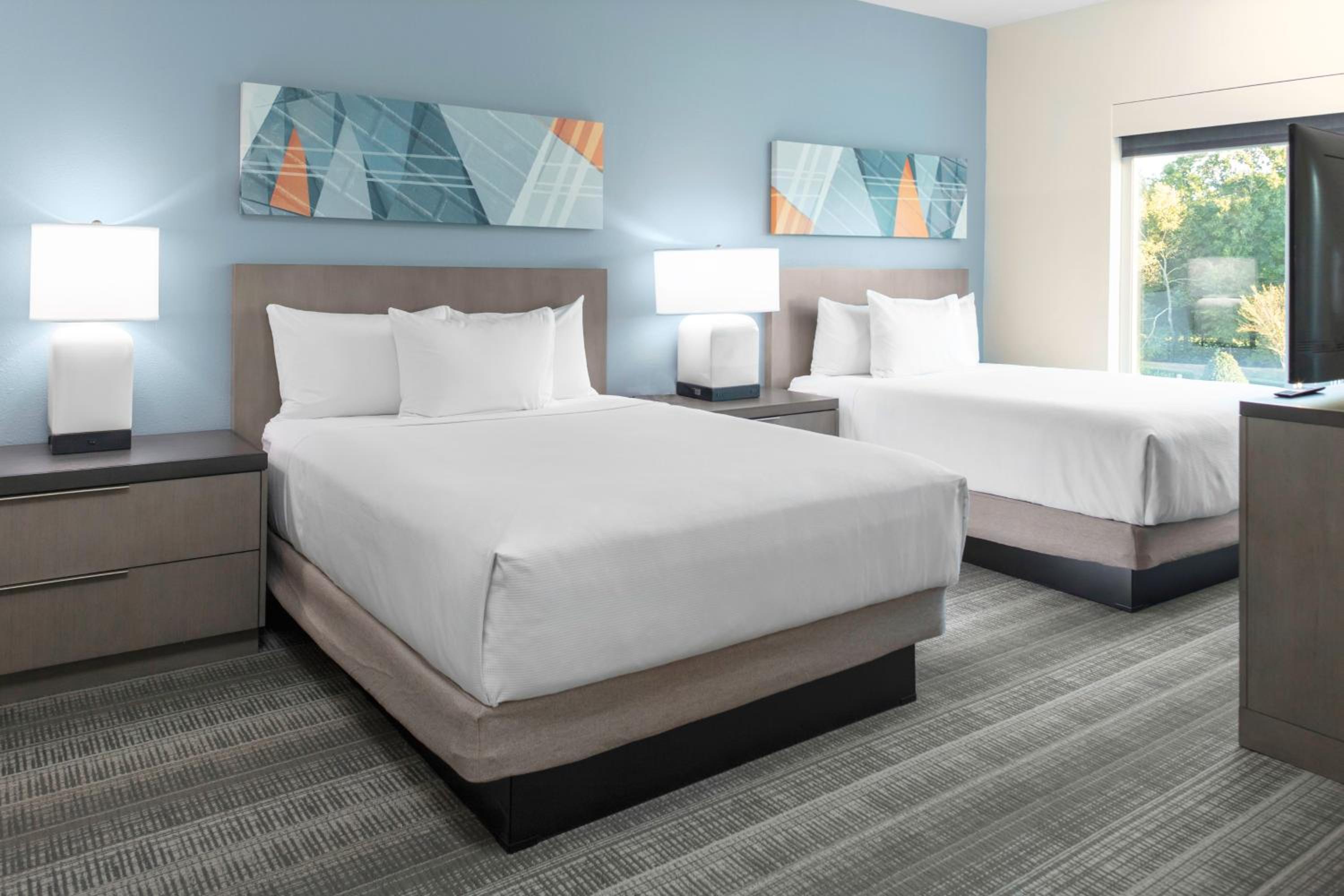 Queen Room with Two Queen Beds and Accessible Tub - Photo 3