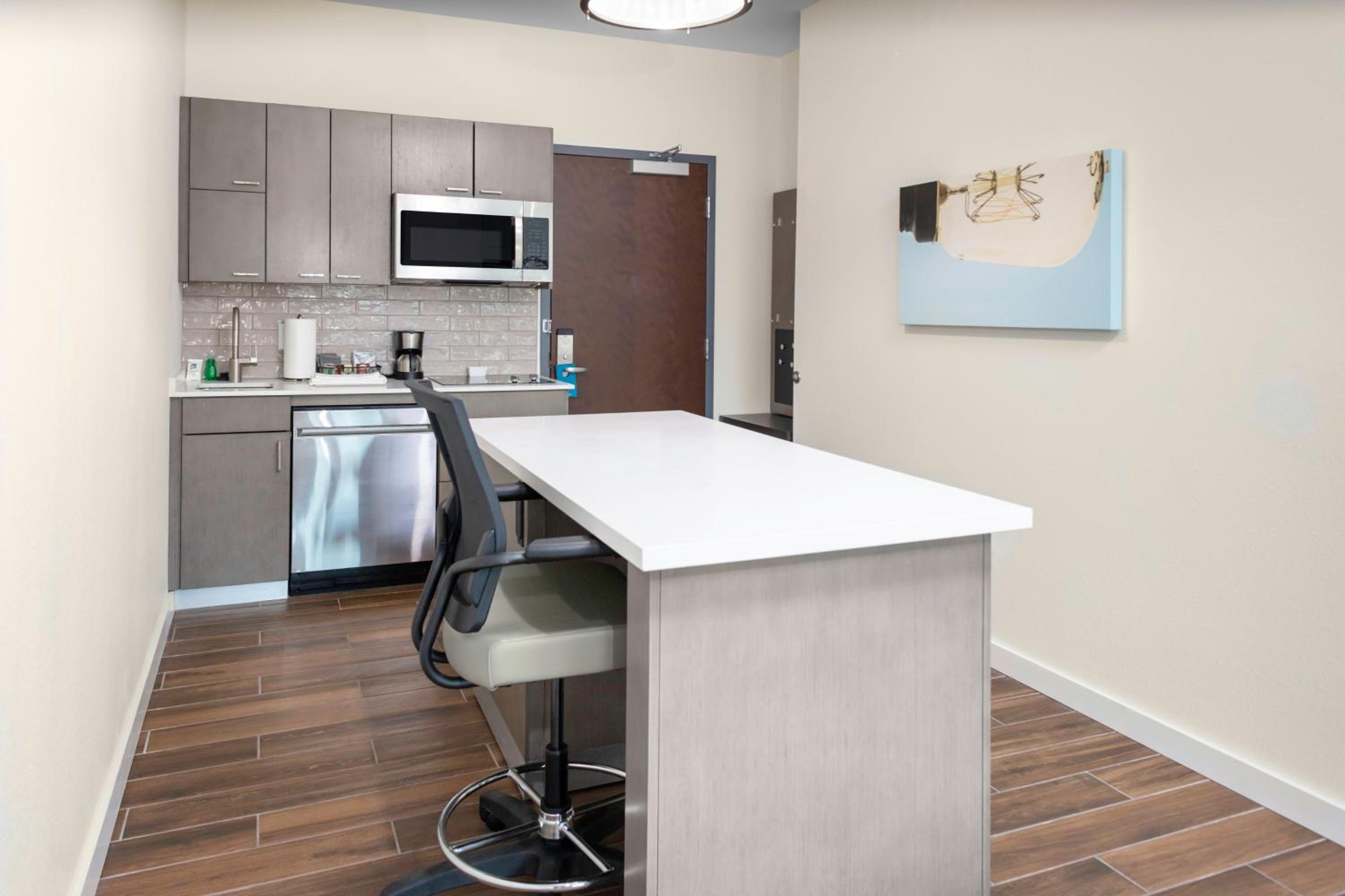 King Studio Suite with Kitchen and Sofa Bed - Photo 3