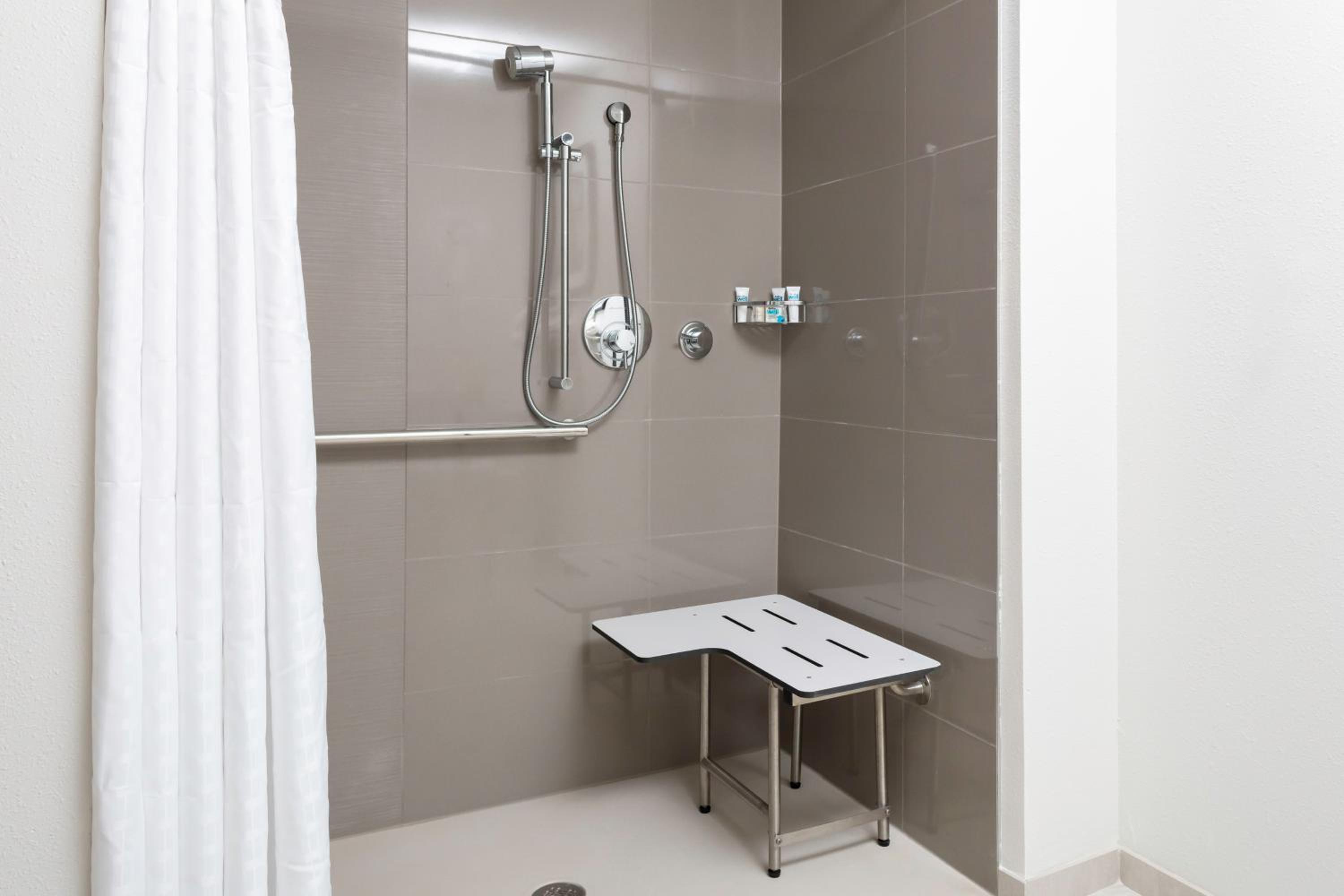 King Room with Roll-In Shower - Disability Access - Photo 2