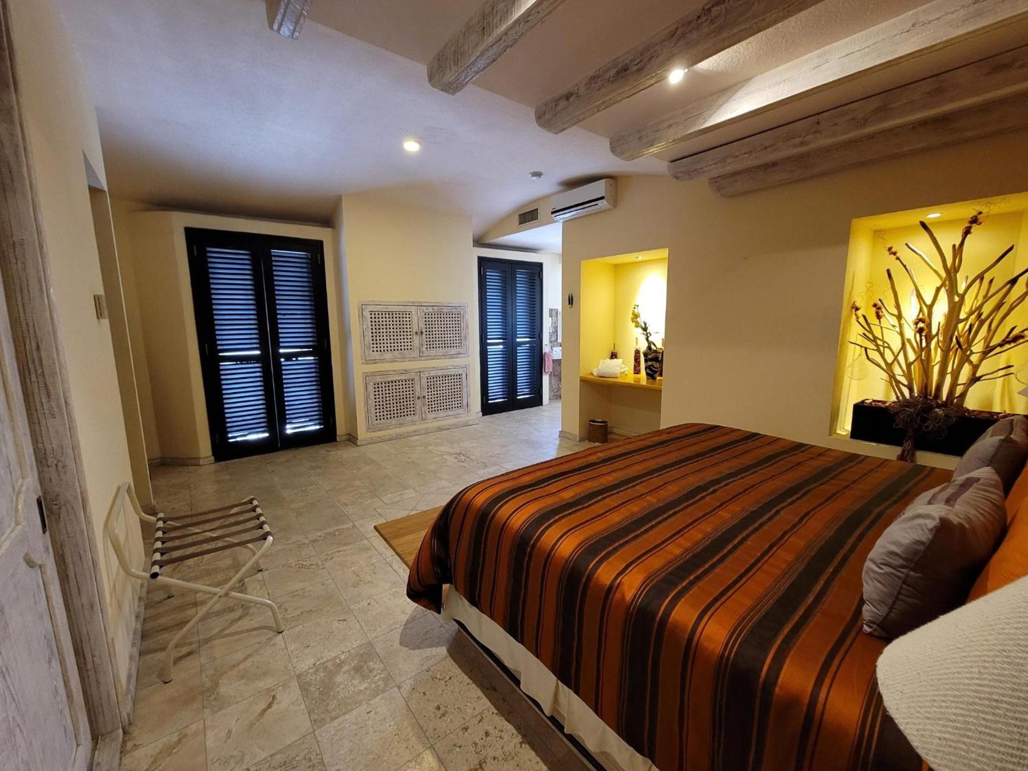 Superior King Room photo 2