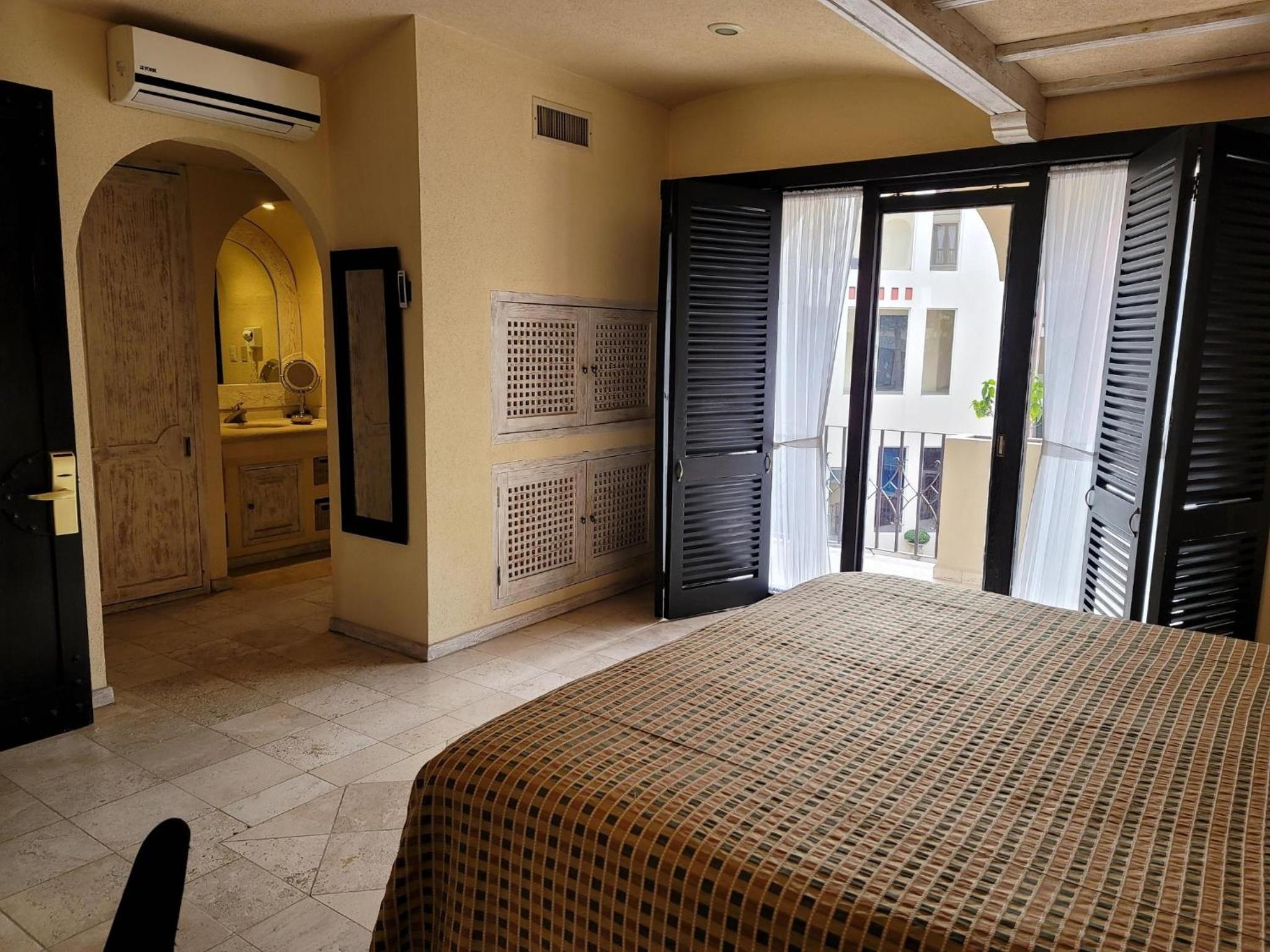 Standard King Room - Photo 4