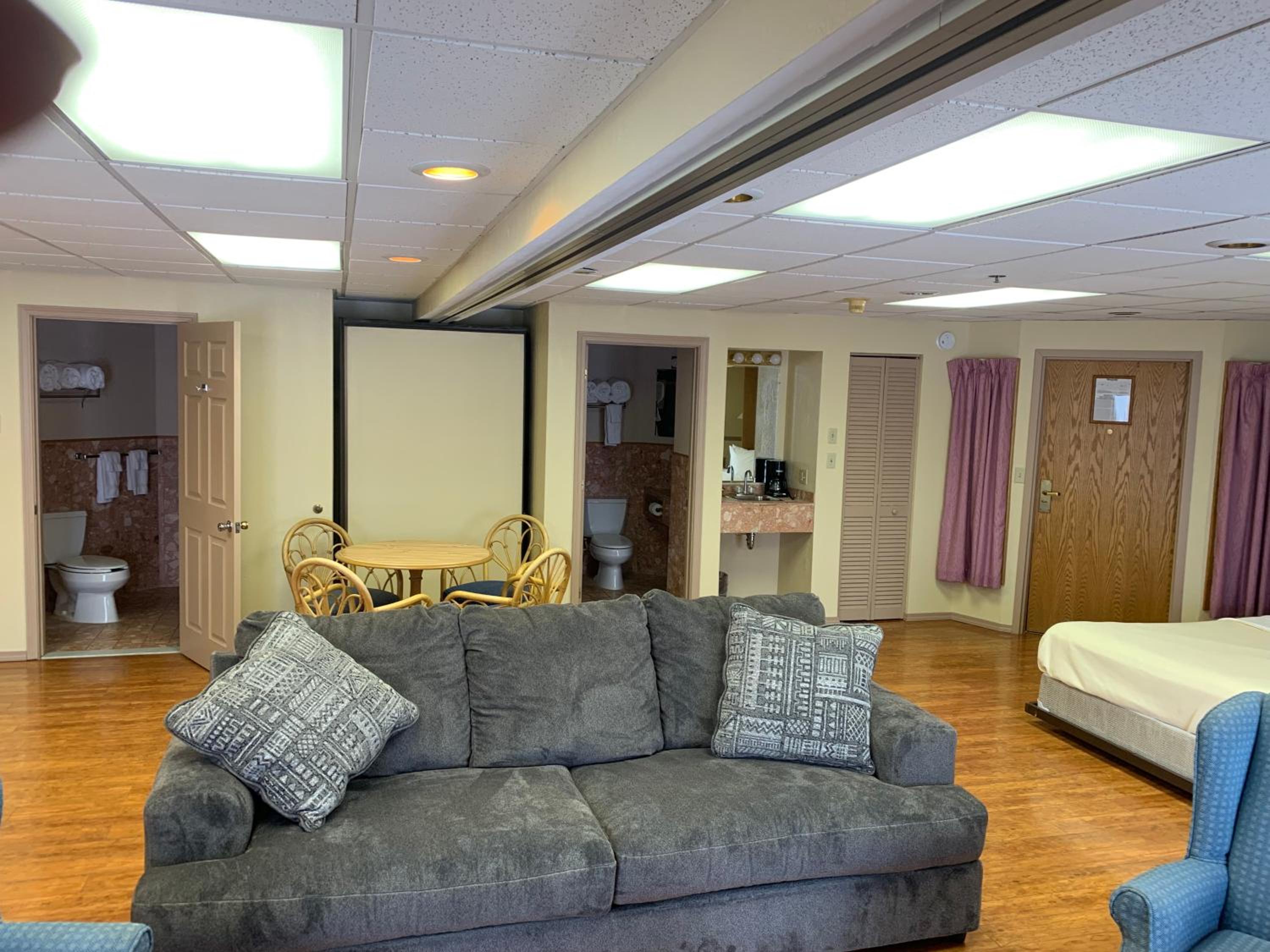 Deluxe Family Room photo 2