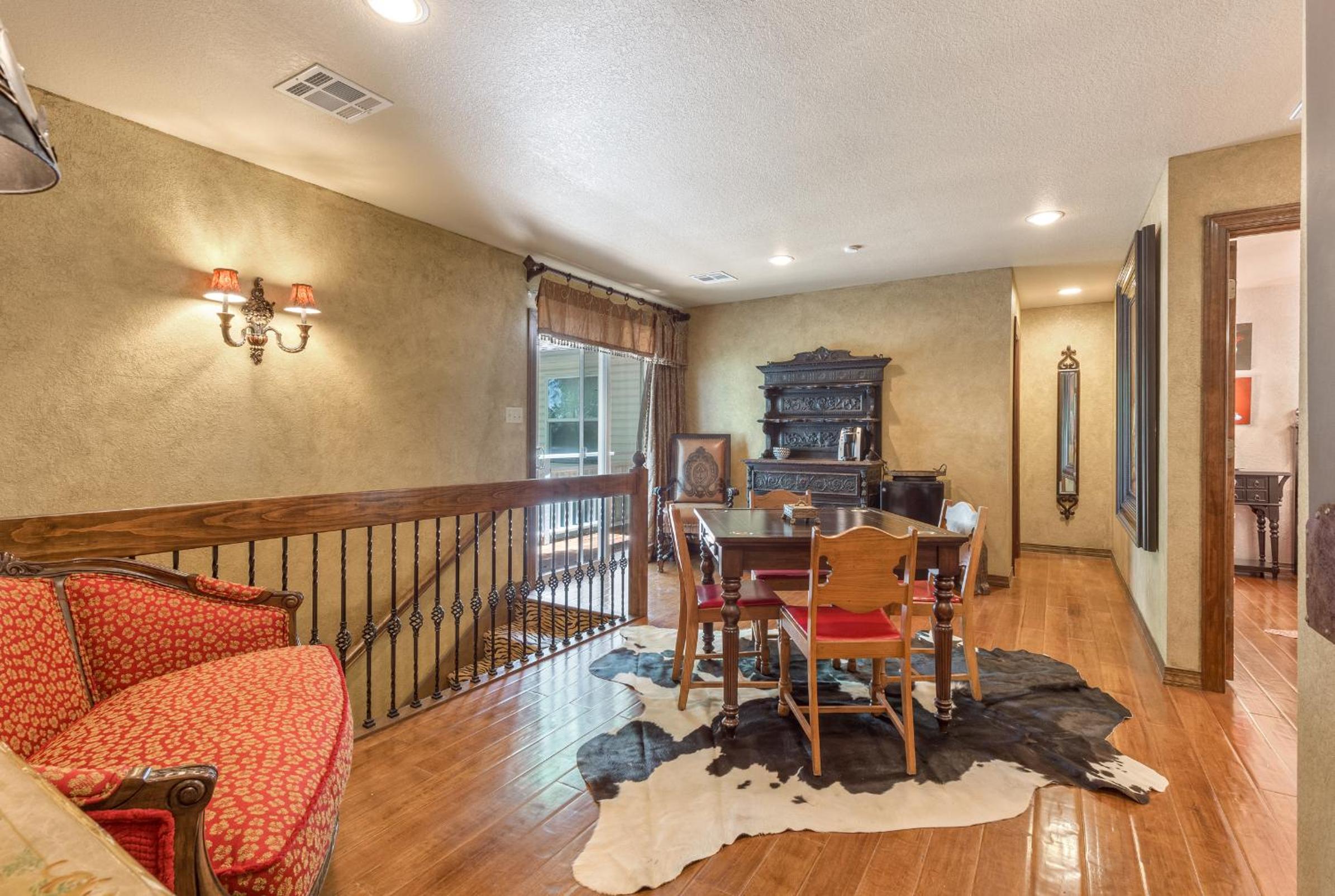 Three-Bedroom Suite - Photo 15