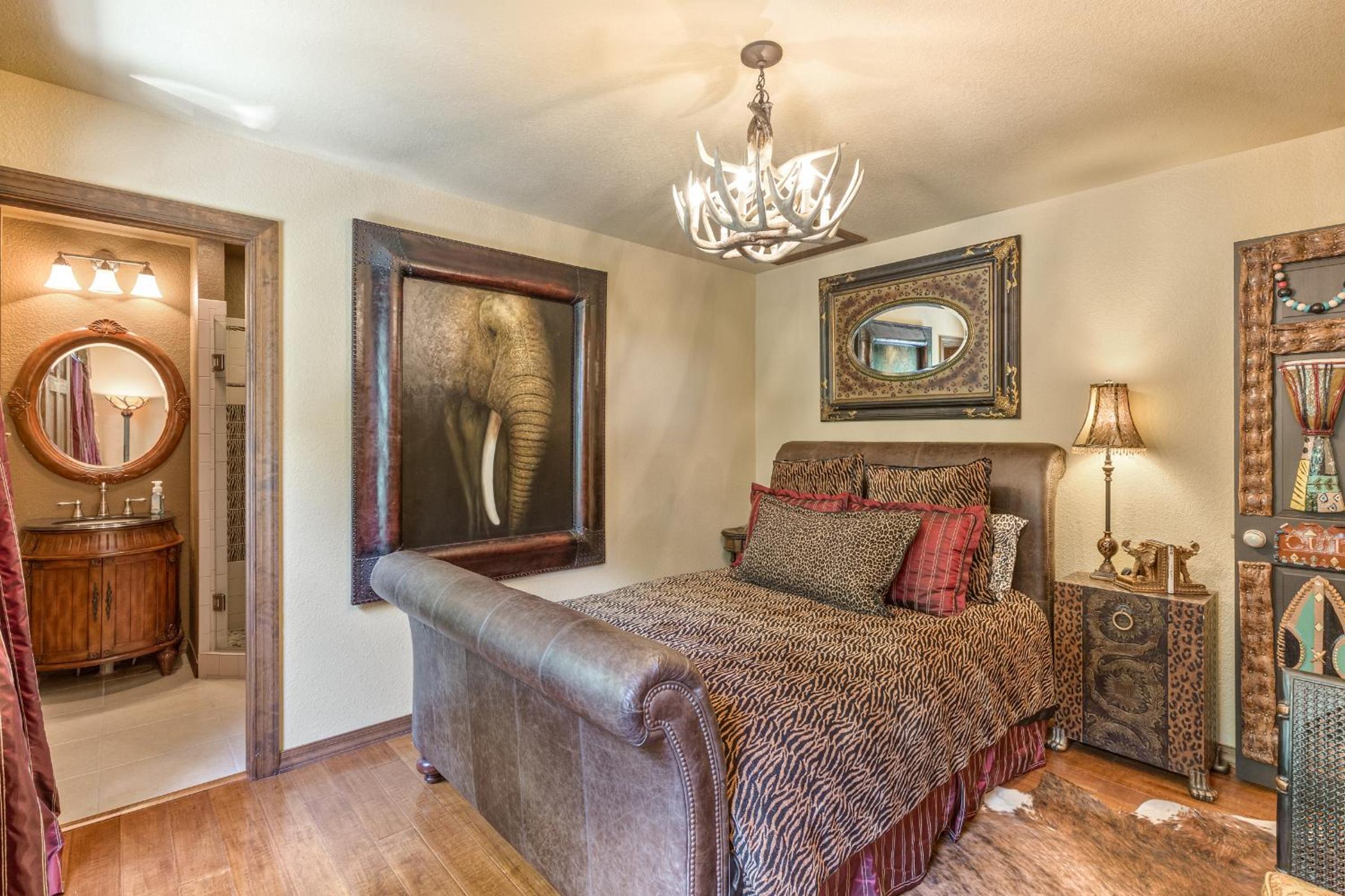 Three-Bedroom Suite - Photo 4
