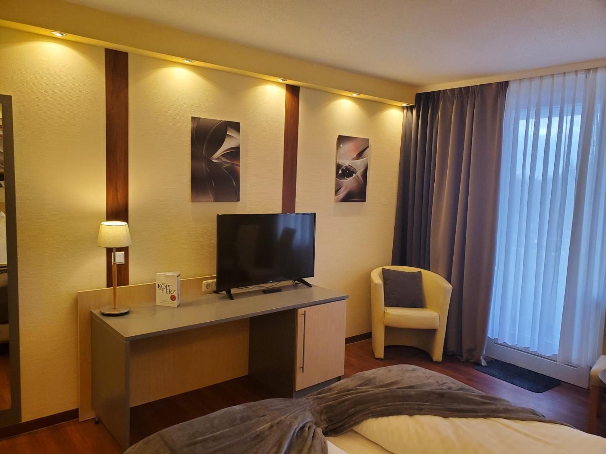 Comfort Double or Twin Room with Balcony - Photo 12
