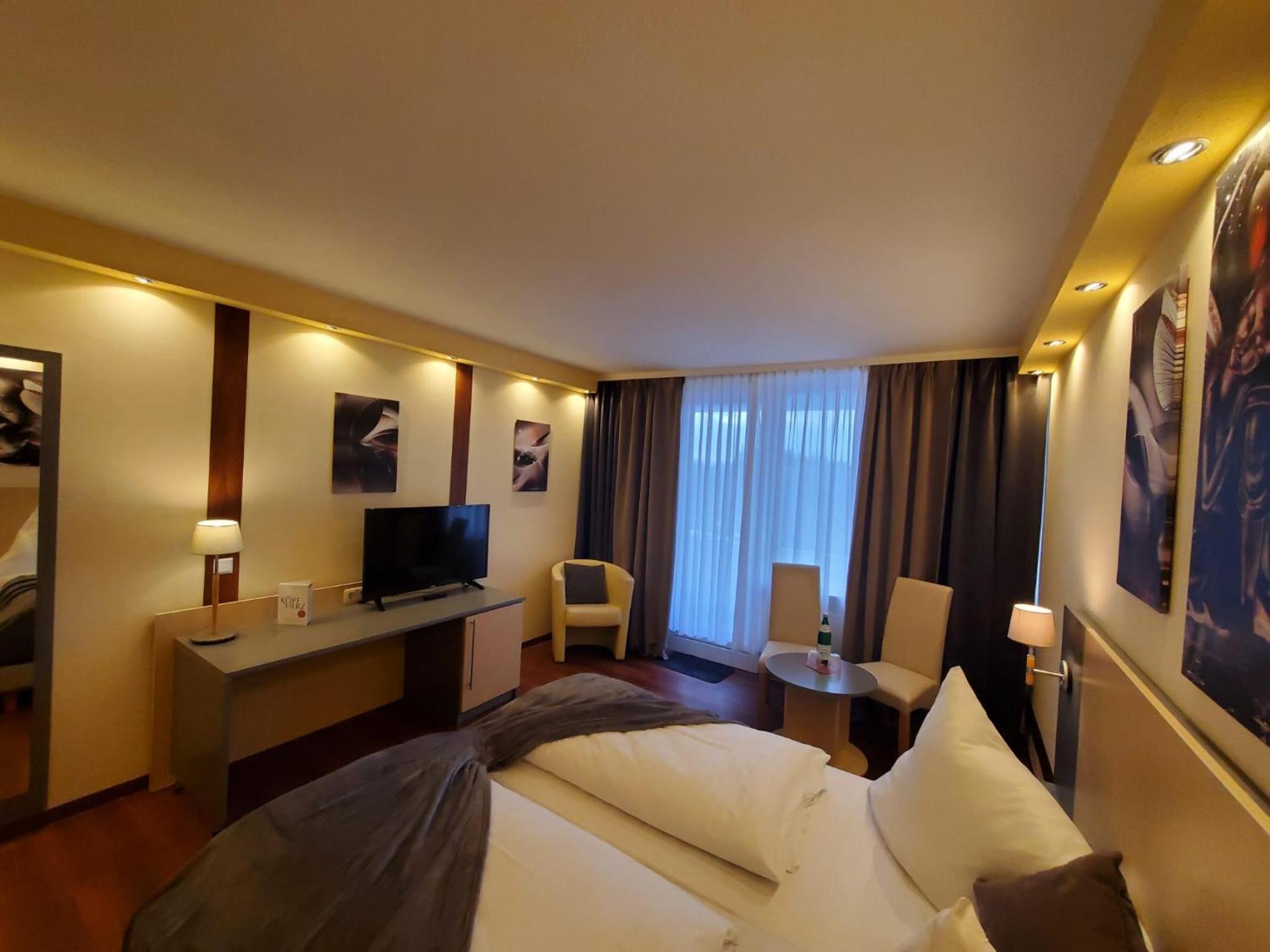 Comfort Double or Twin Room with Balcony - Photo 10