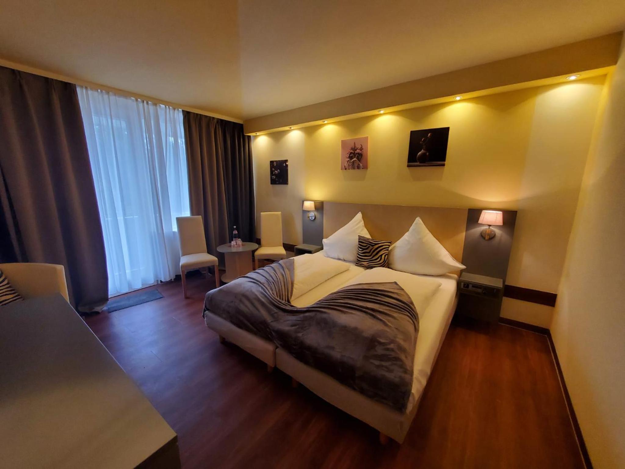 Comfort Double or Twin Room with Balcony - Photo 15