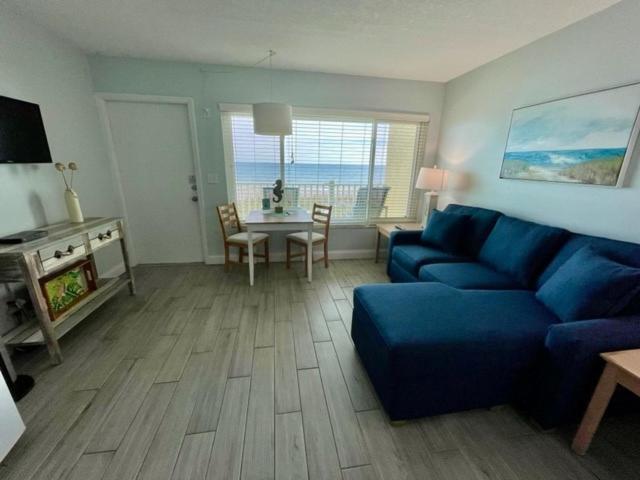 1 Queen Bed 2nd Floor Ocean Front with Balcony - Photo 13