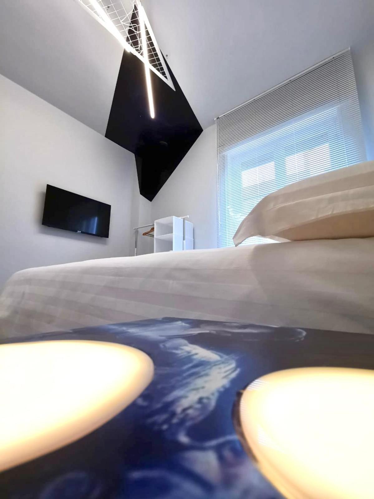 Double Room with Private External Bathroom photo 2