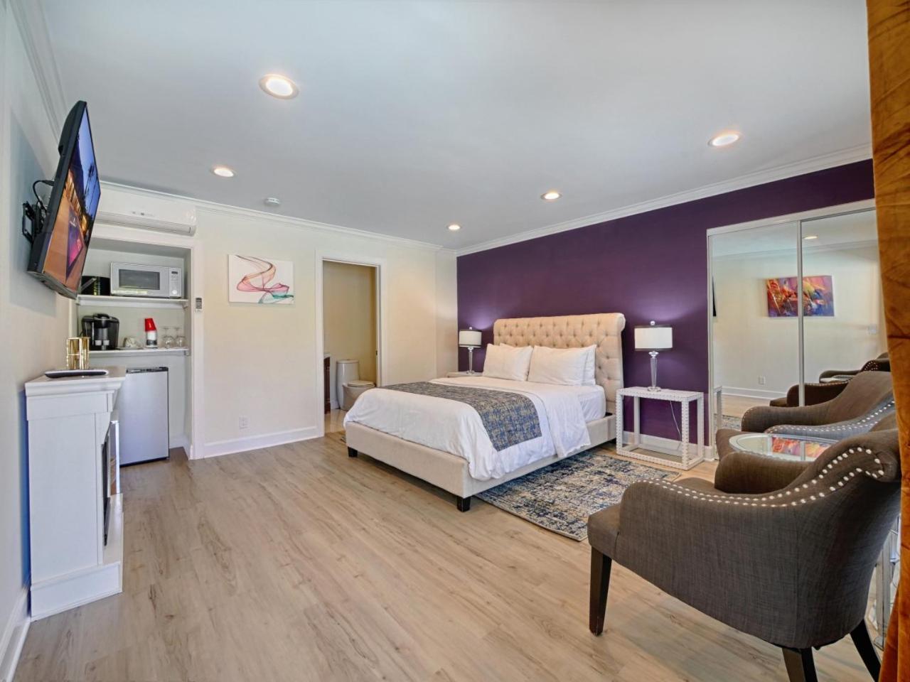 Queen Room with Pool View photo 1