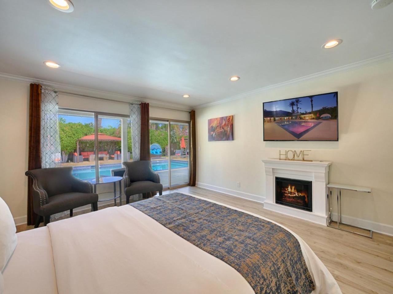 Queen Room with Pool View photo 3