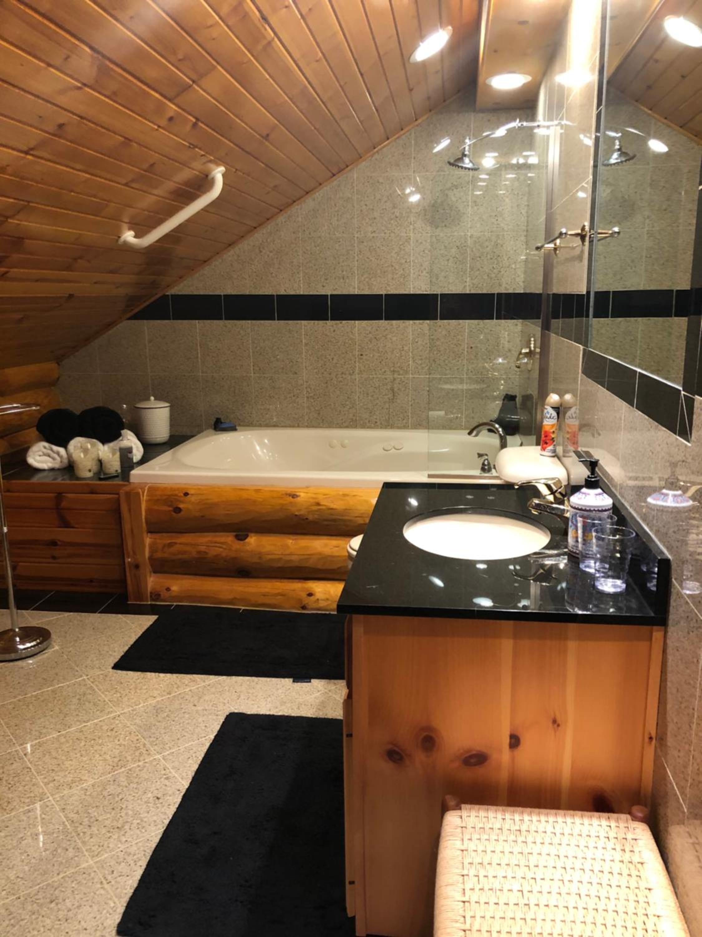 Queen Room with Spa Bath photo 3