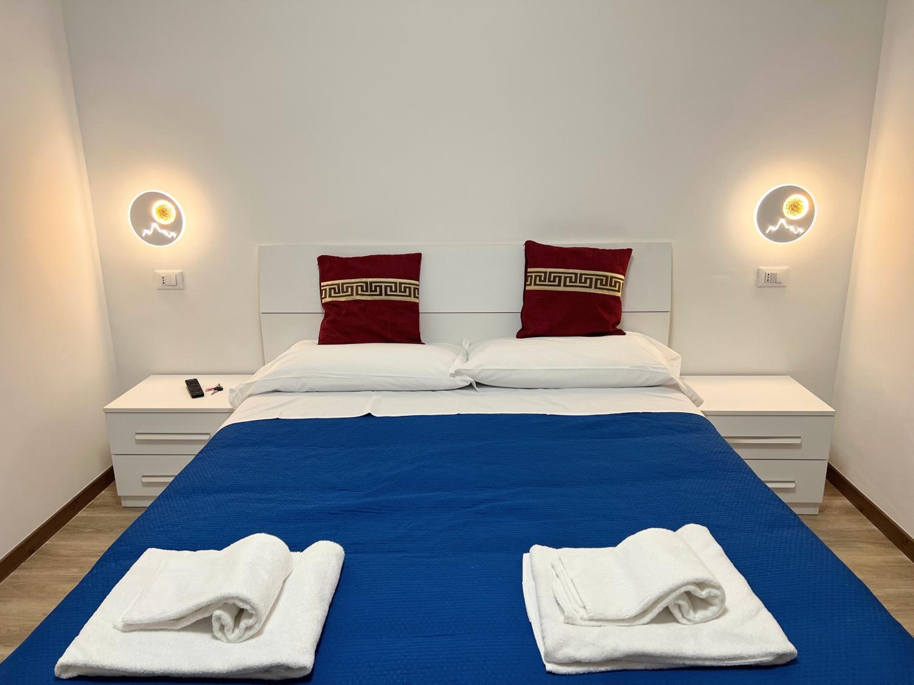 Large Double Room - Photo 6