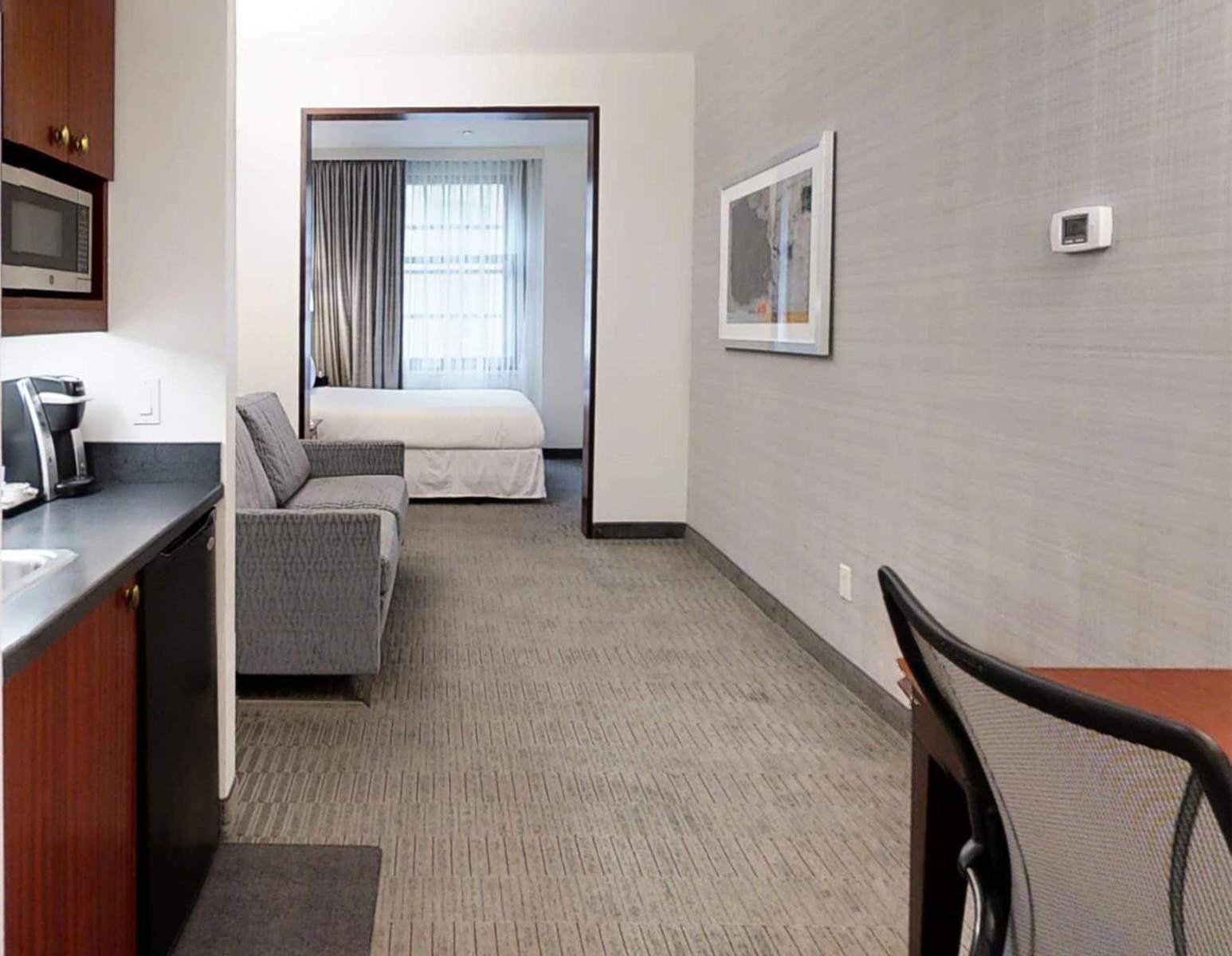 Two Bedroom Suite with Kitchenette - Photo 4