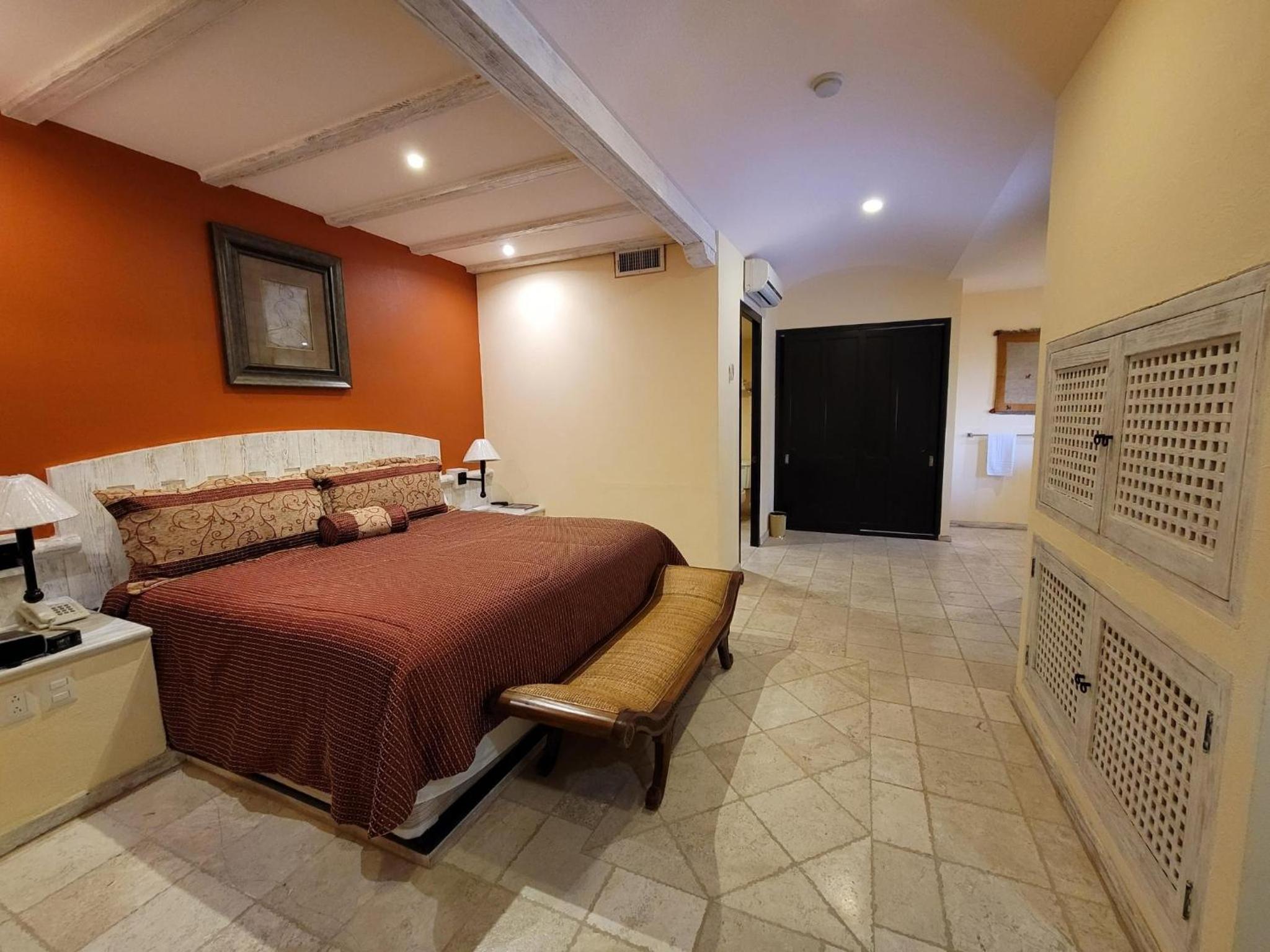 Deluxe King Room - Photo 1
