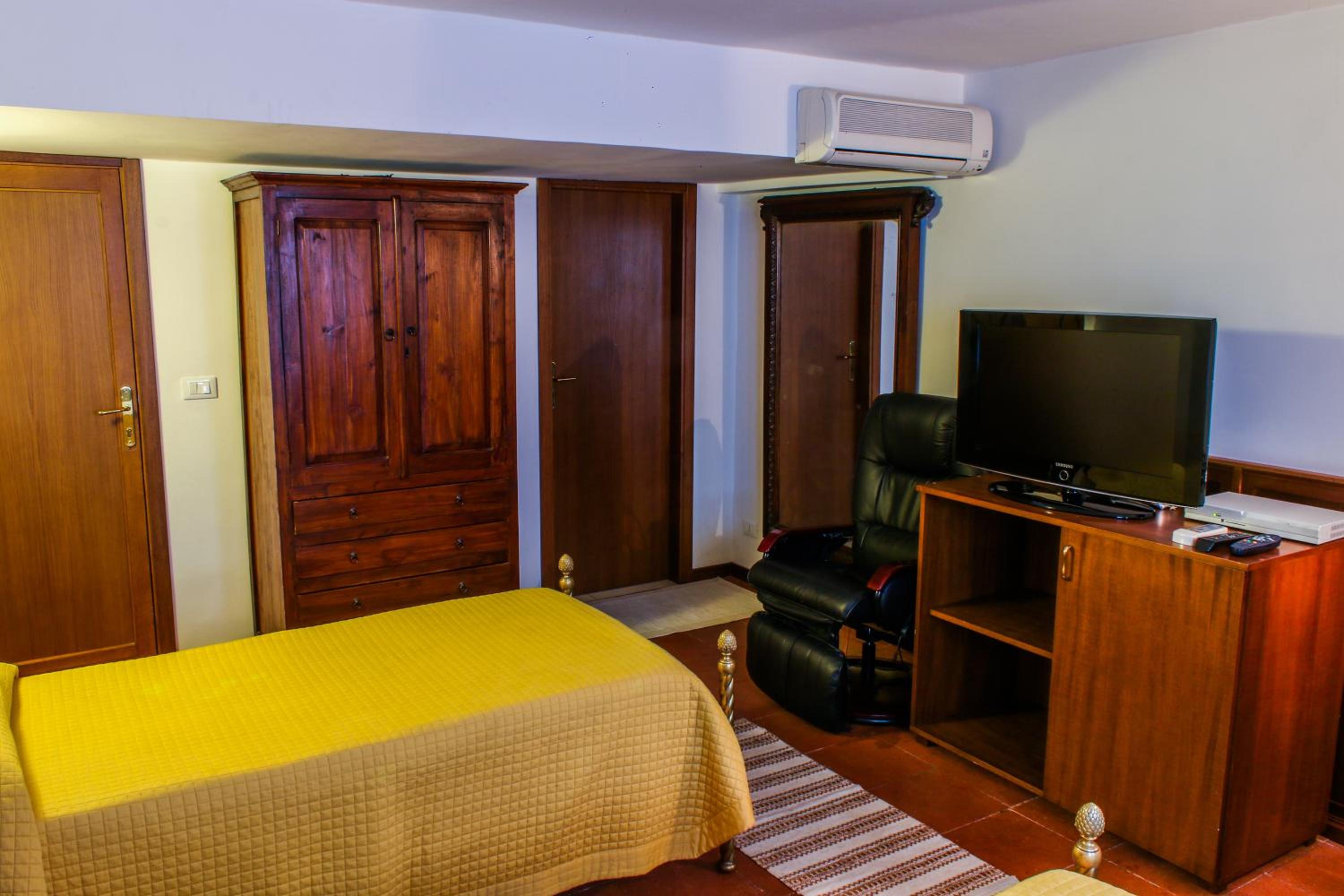 Double or Twin Room with Bathroom photo 1