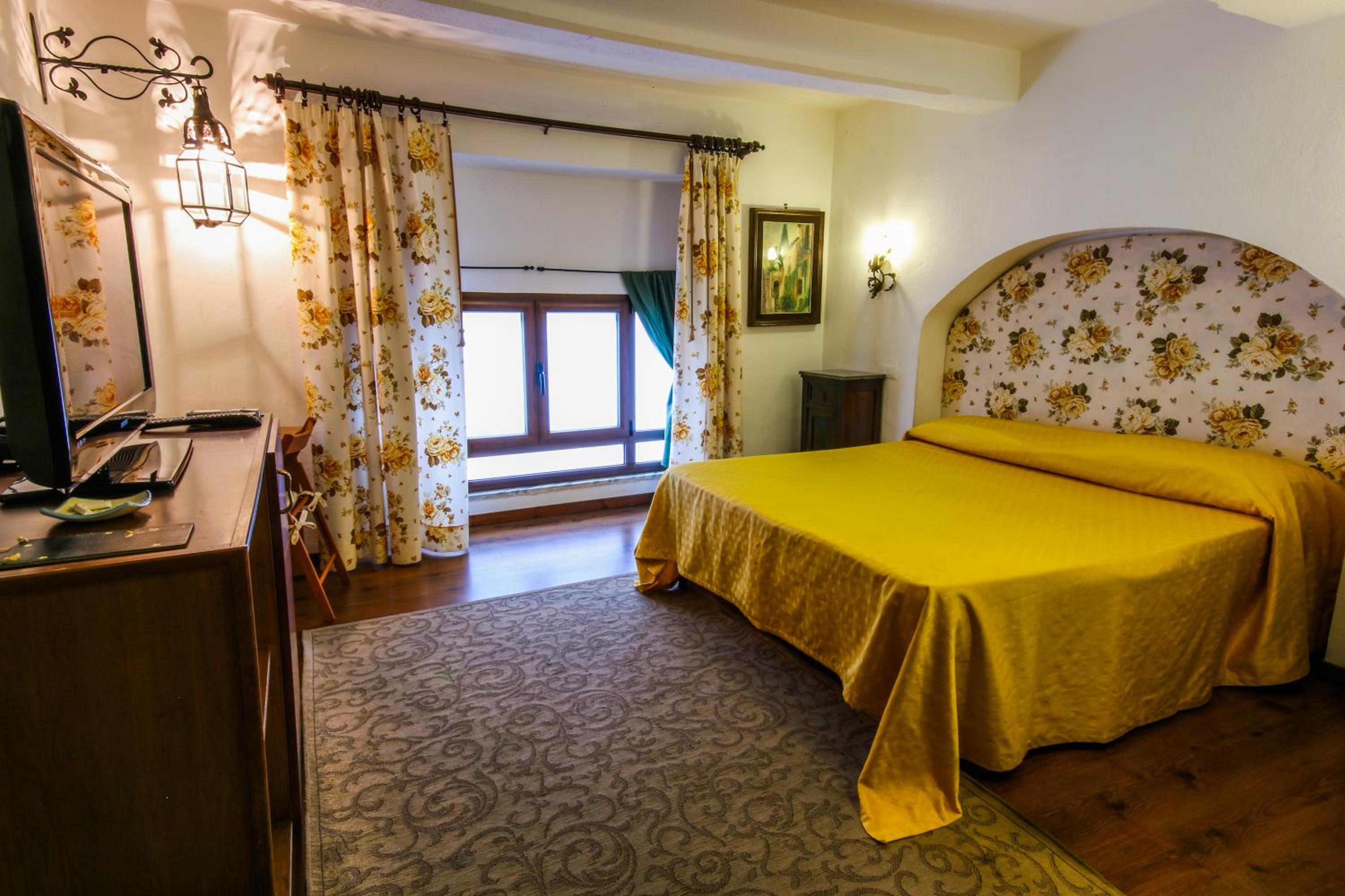 Double Room with Private Bathroom - Photo 1