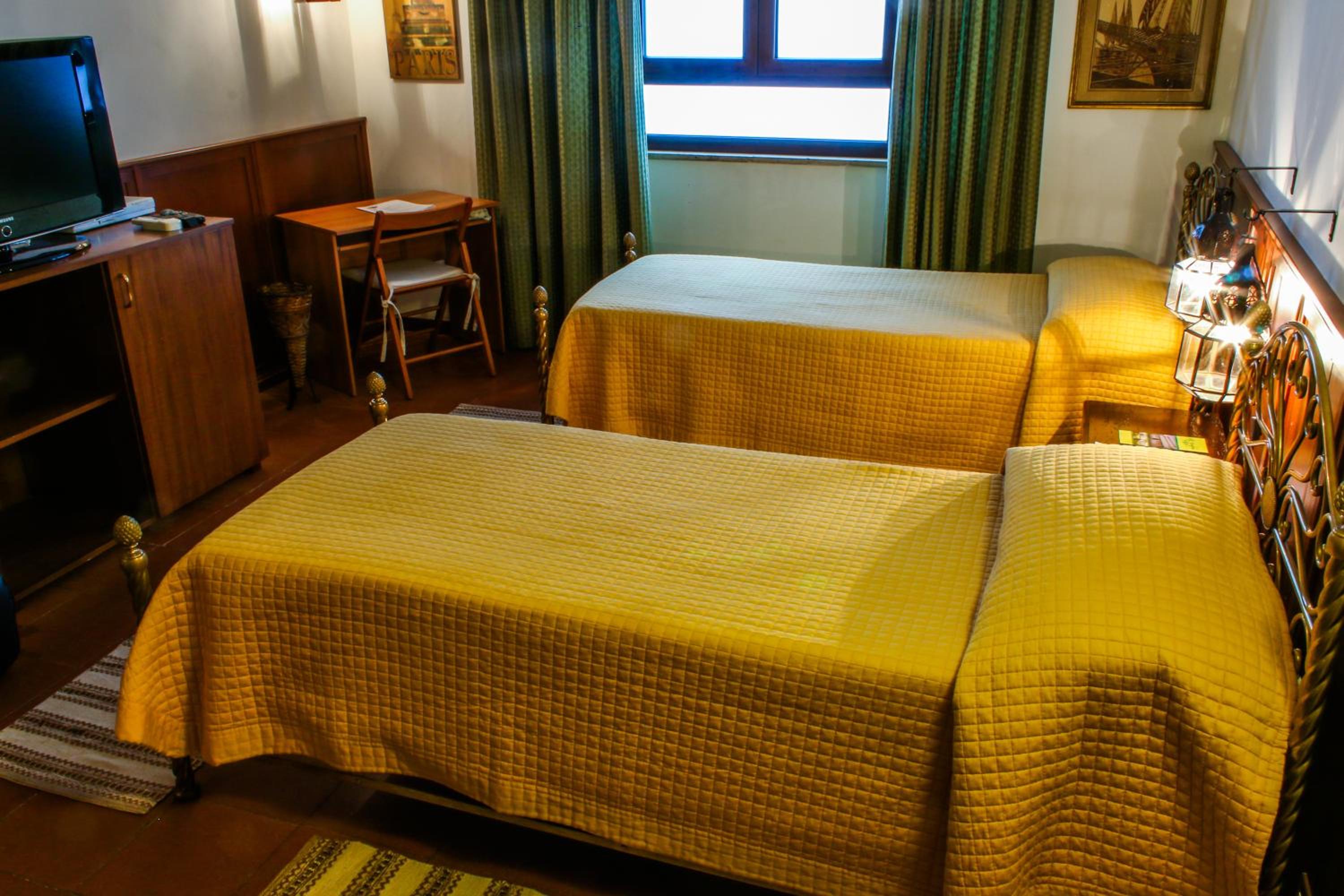 Double or Twin Room with Bathroom photo 2