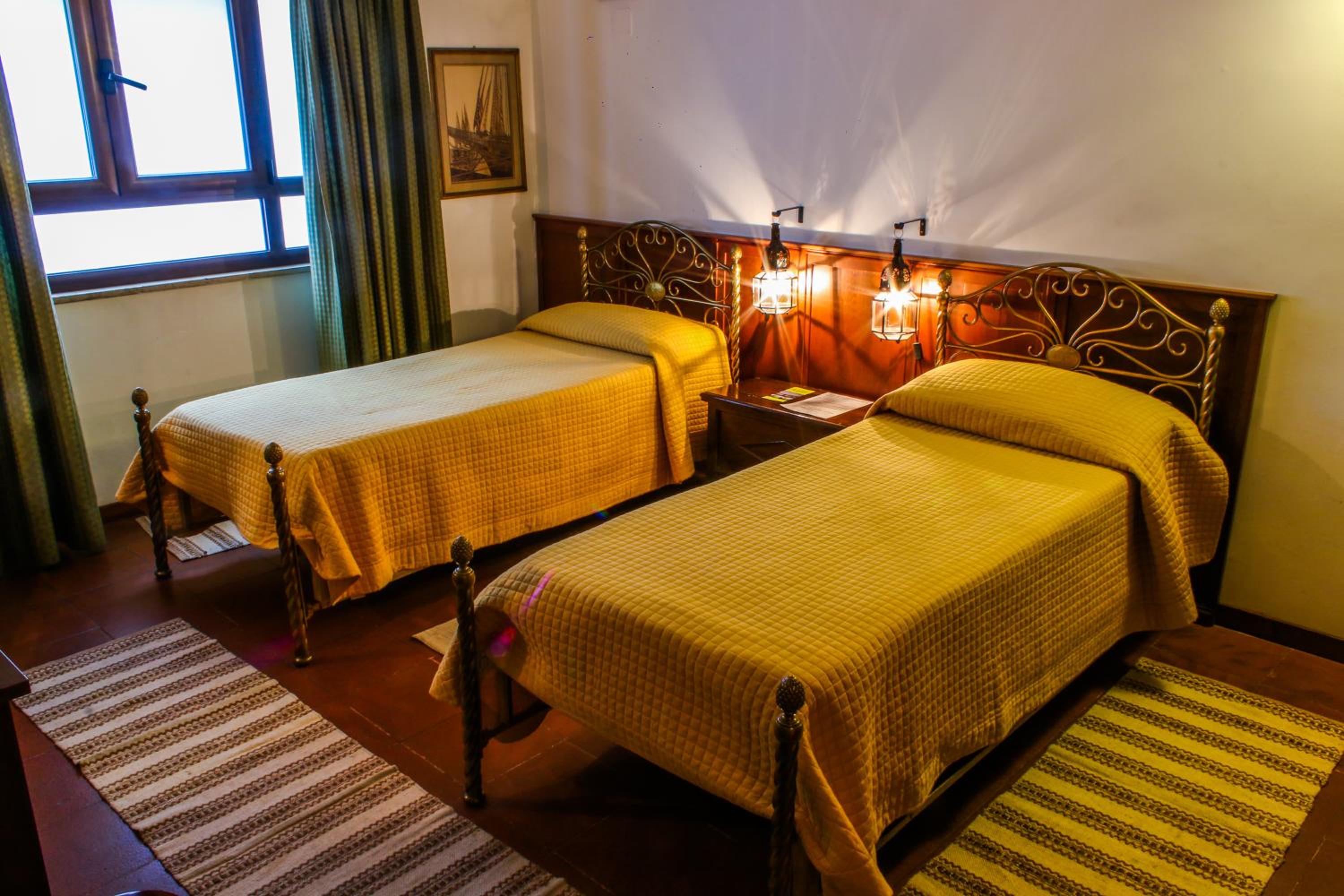Twin Room with Private Bathroom photo 1