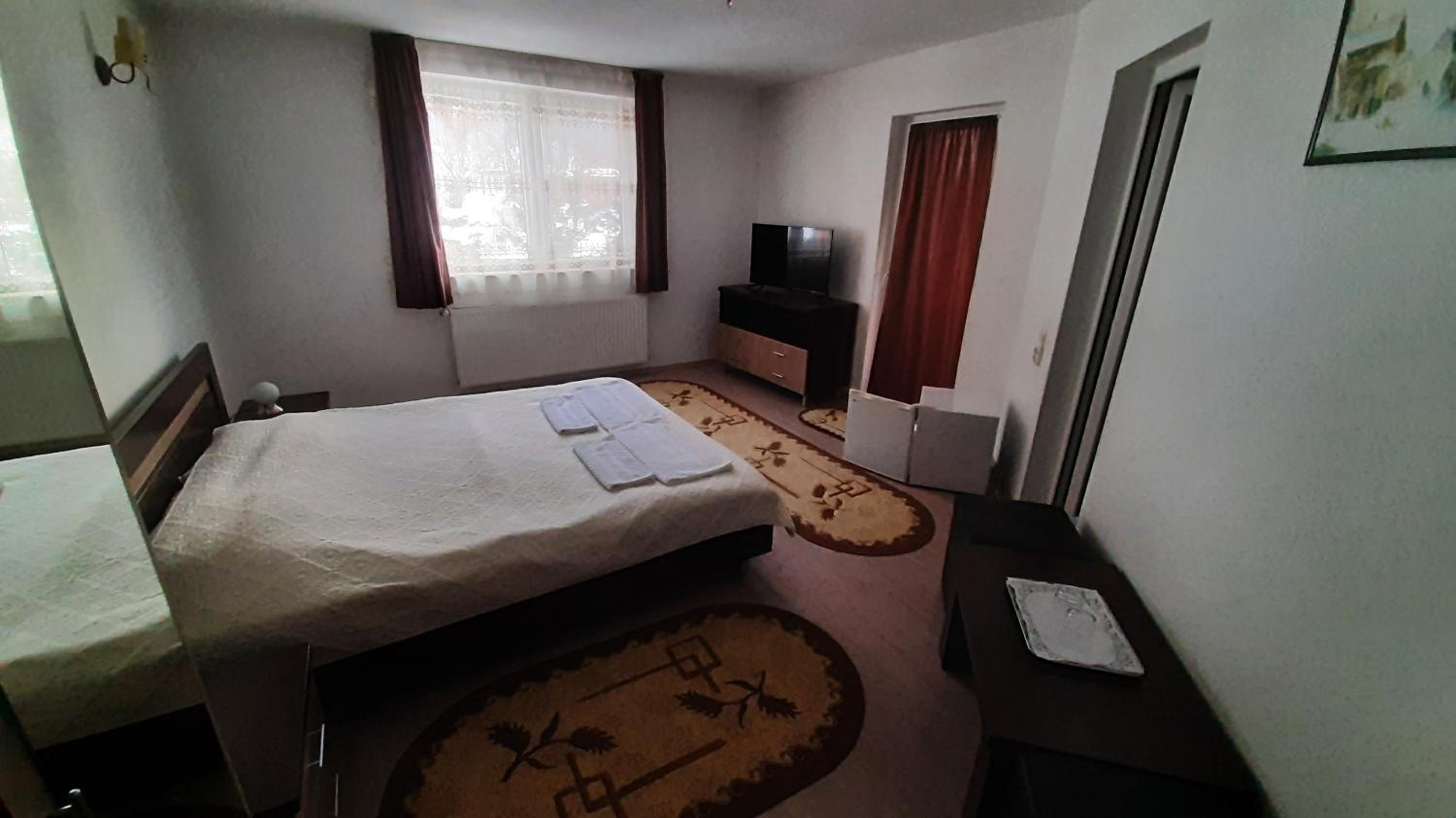 Double or Twin Room - Photo 4
